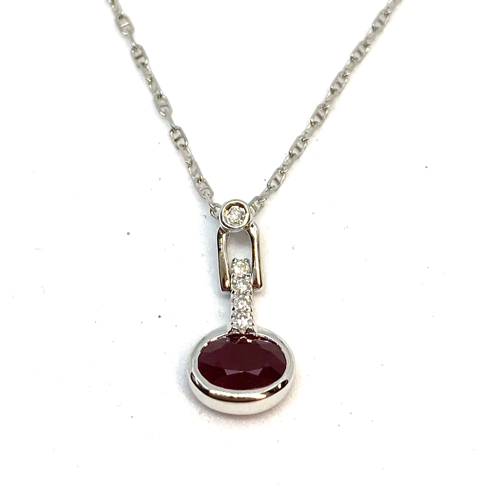 Pendentif pour femme en or 10K, 5 diamants pour 0.05 carat, 1 rubis 6x4mm coupe ovale