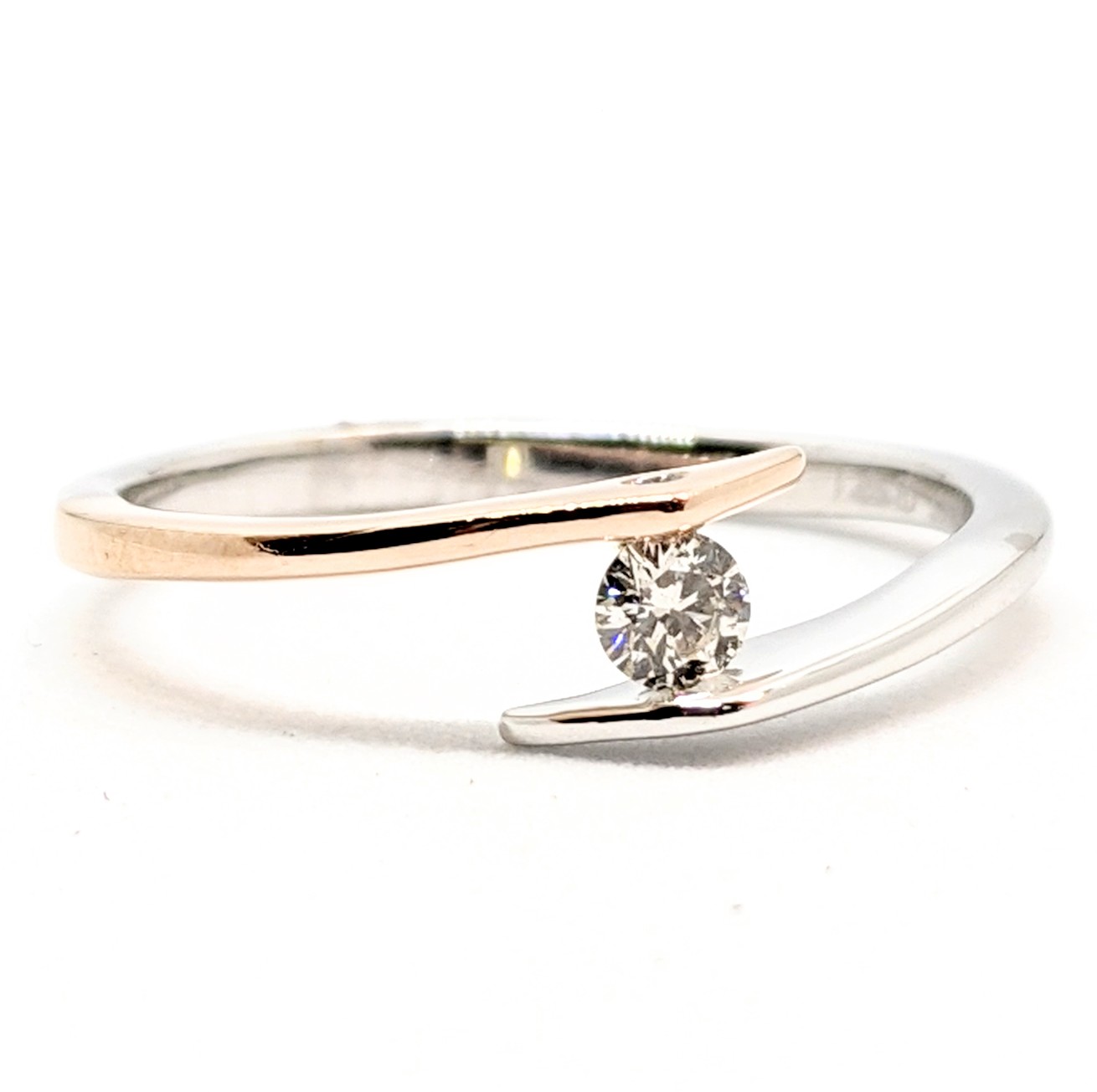 Bague or 10K, 1 diamant de 0.11 carat