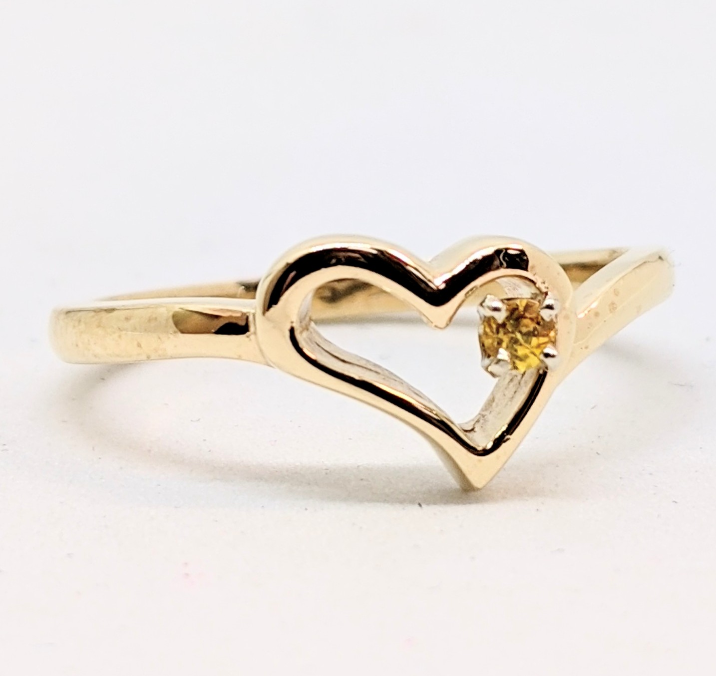 Bague 10K pierres synthétique 'coeur'