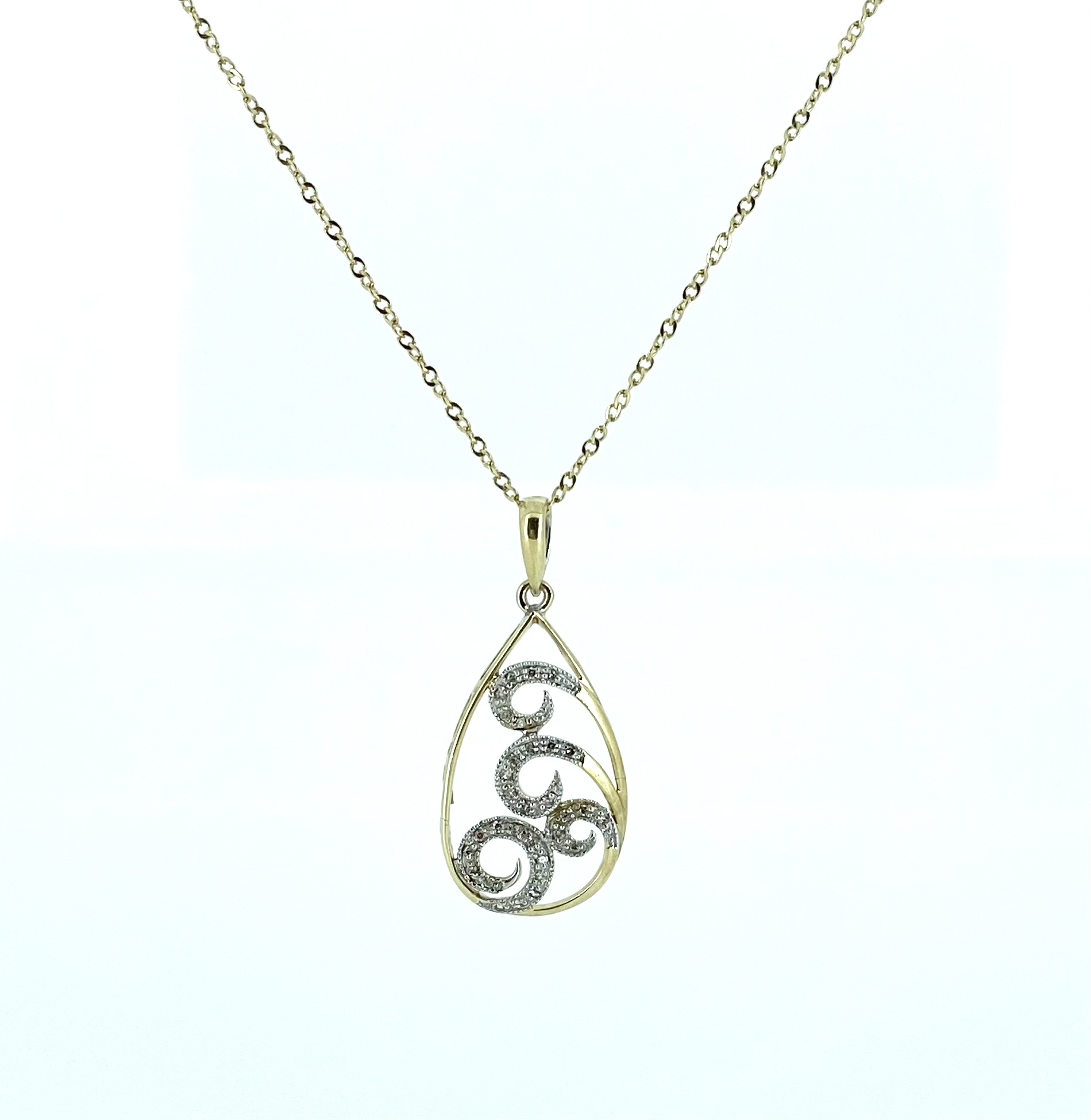 Pendentif pour femme en or 10k, 23 diamants pour 0.12 carat