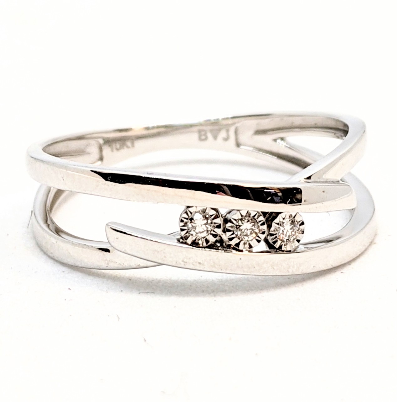 Bague en or 10K, 3 diamants pour 0.03 carat