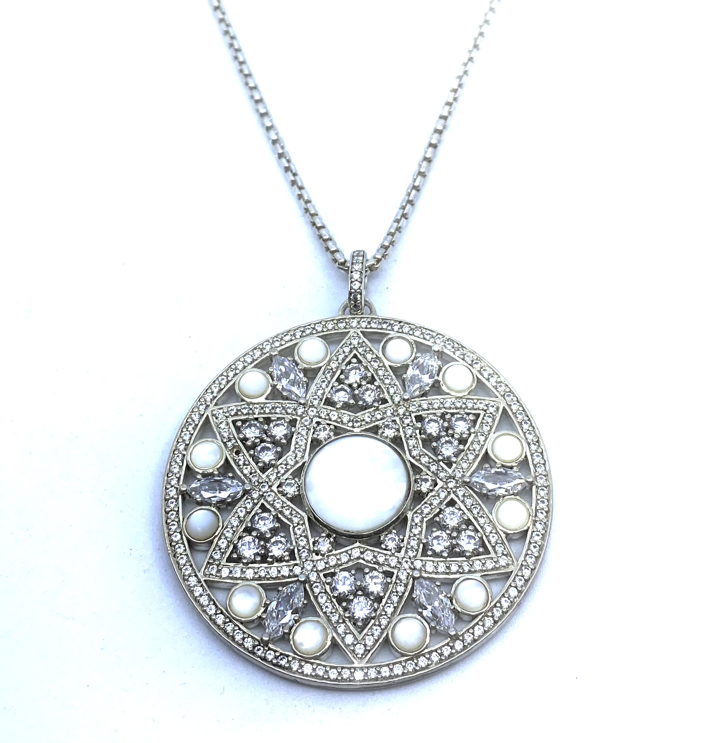 Pendentif pour femme en argent 925. zircons, nacre de perle