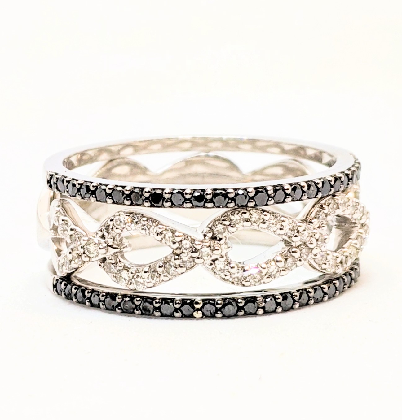 Bague or 14K, 48 diamants noir et 54 blancs pour 0.51 carat total