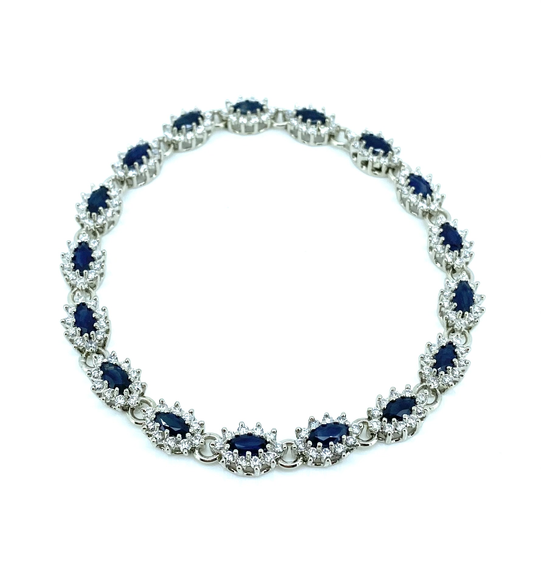 Bracelet pour femme en or 14k, 170 diamants SI-1 F pour 2.79 carat, 17 saphirs pour 4.973 carat - FD-BR-SADI - Fortier Design