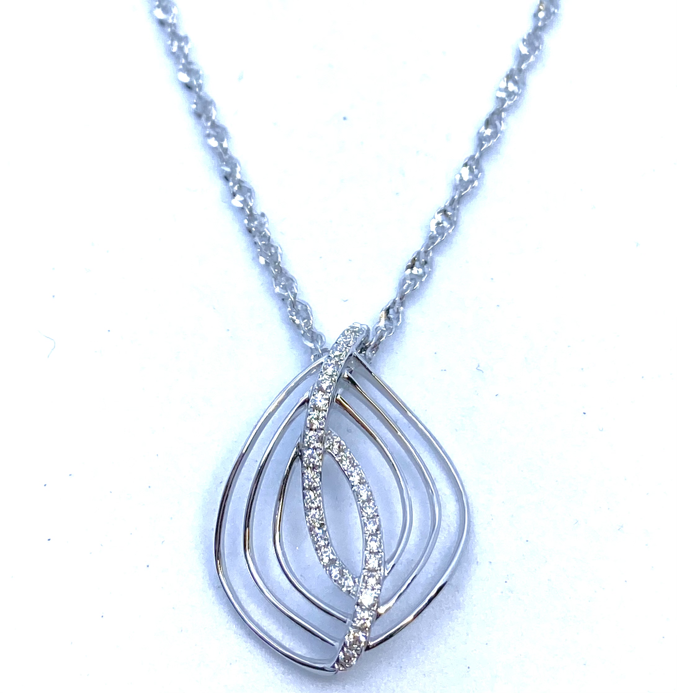 Pendentif pour femme en 14k, 29 diamants pour 0.15 carat