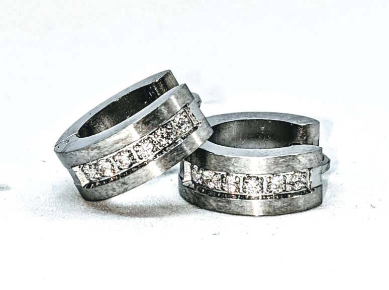 Boucles d'oreilles stainless, huggies, 1 ligne de pierres