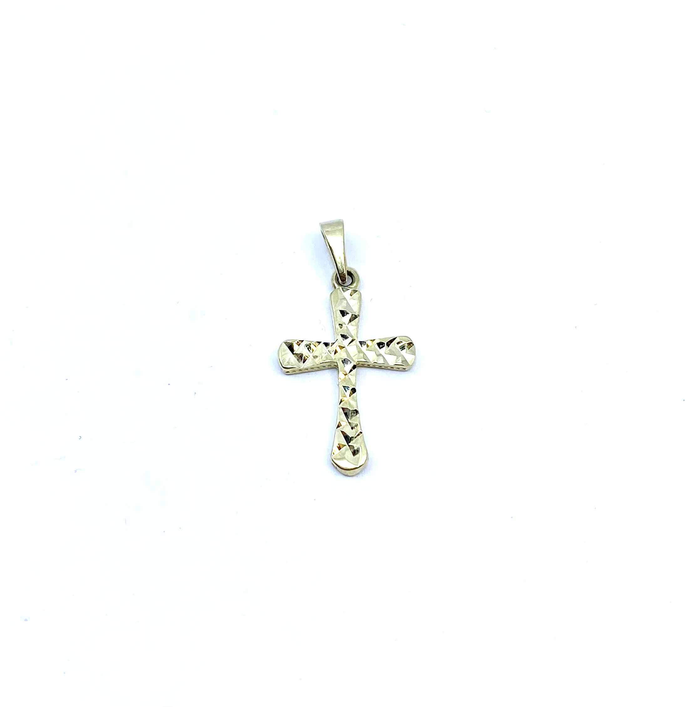 Pendentif en or 10k, croix, diamond cut