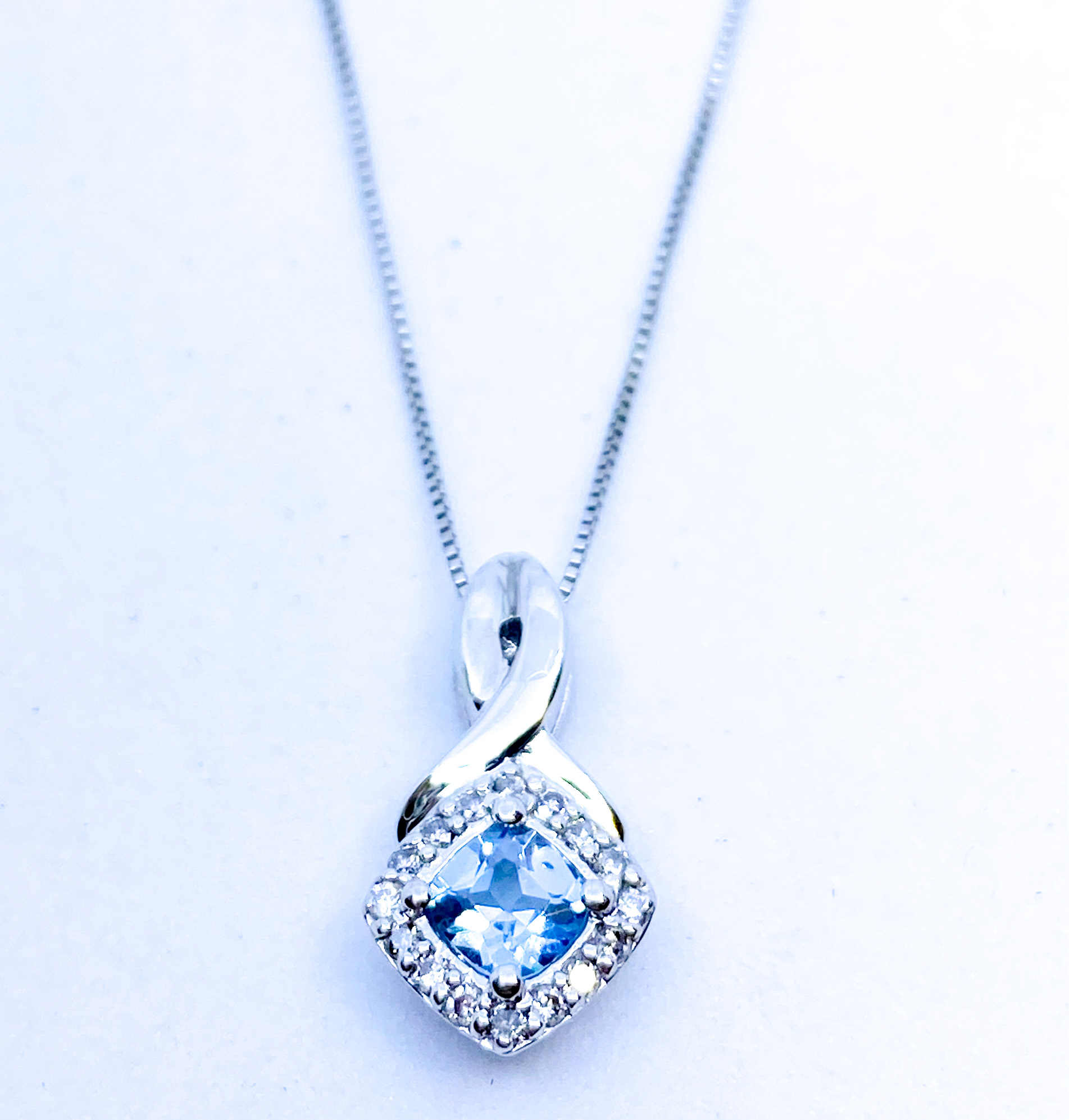 1TOPAZ BLEU 4X4MM