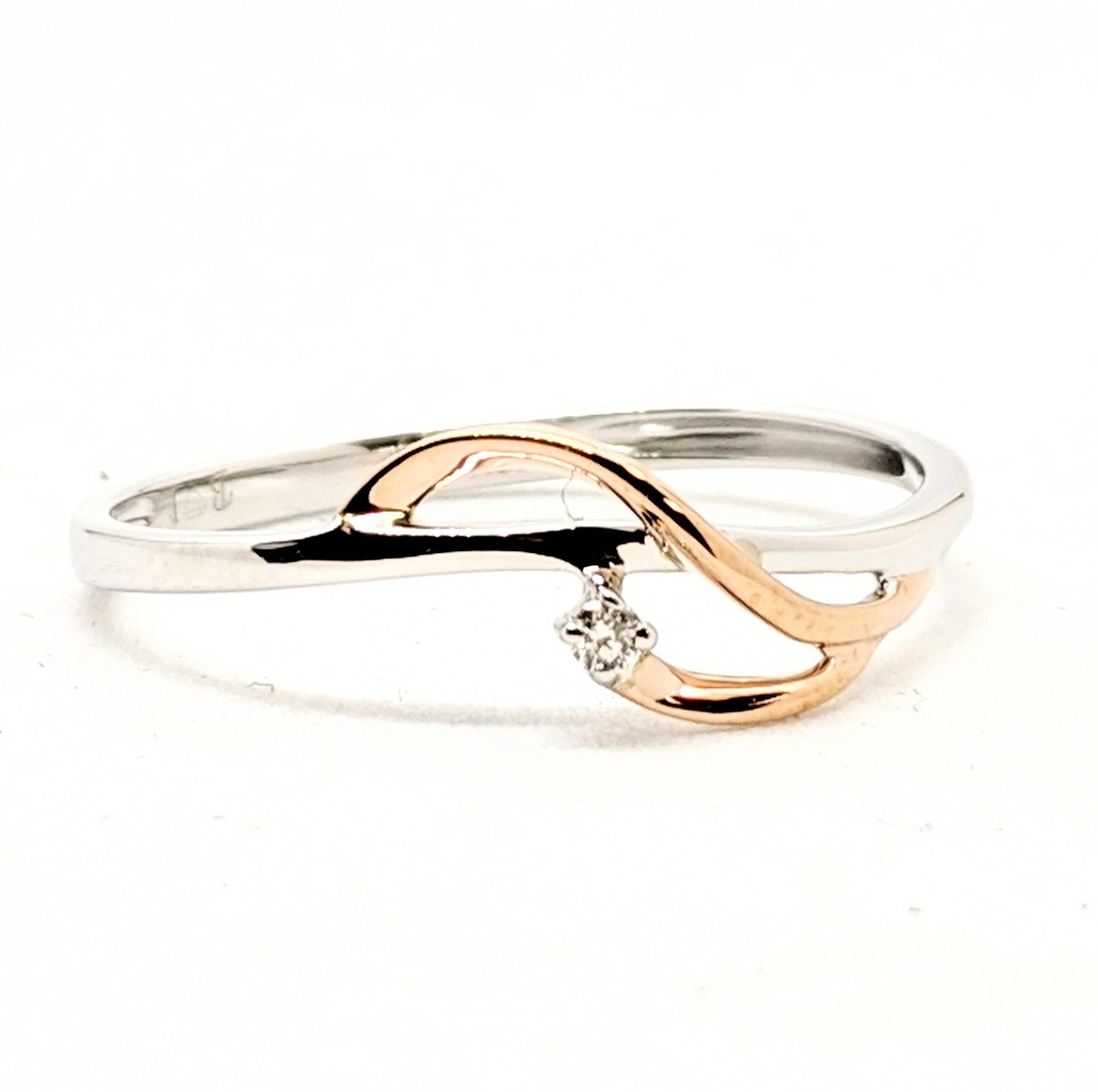 Bague or 10K, 1 diamant de 0.02 carat