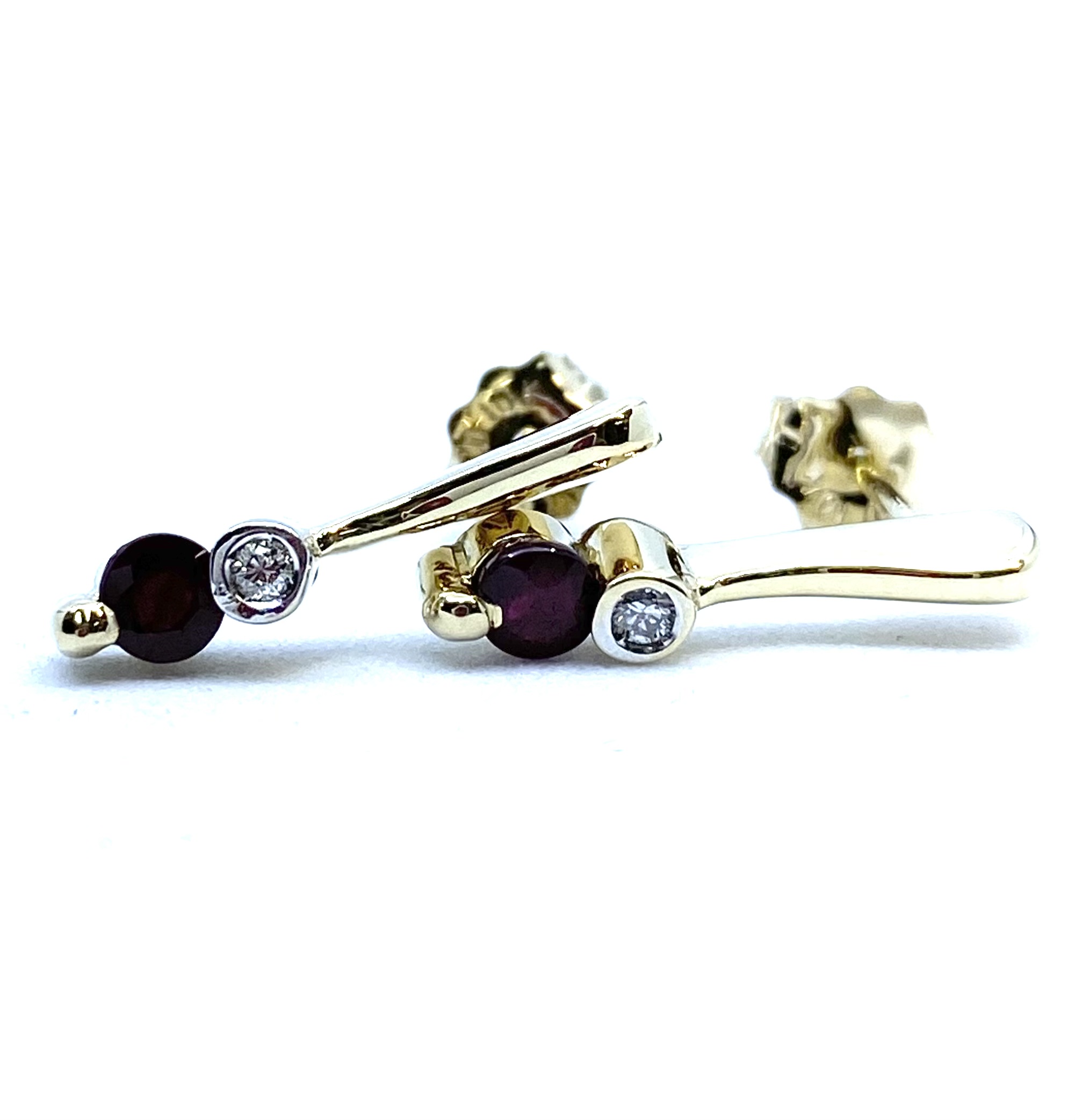 Boucles d'oreilles pour femme en or 10k, 2 diamants pour 0.03 carat, 2 rubis 3mm