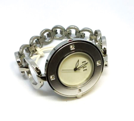 Montre femme, stainless, bracelet à mailles rondes, 4 pierres