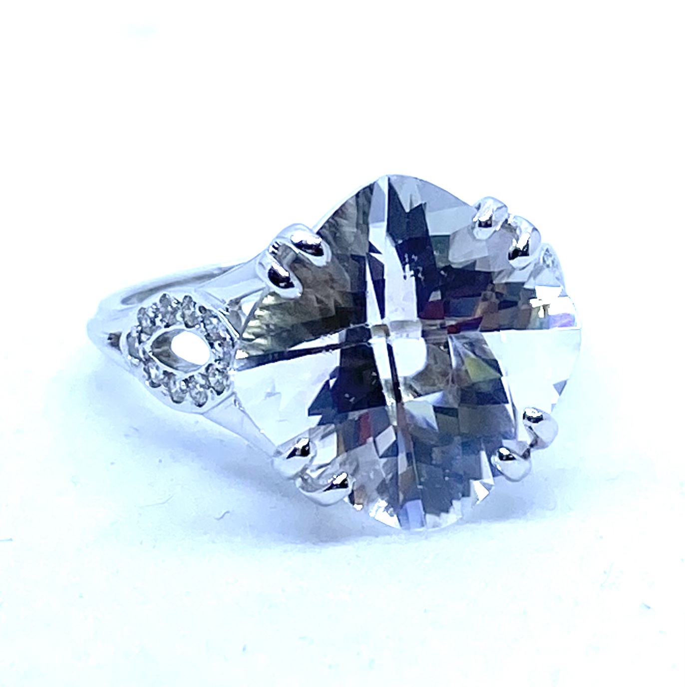 Bague pour femme en or 14K, 20 diamants SI-3, F pour 0.10 carat, 1 topaz 12x12mm coupe cushion