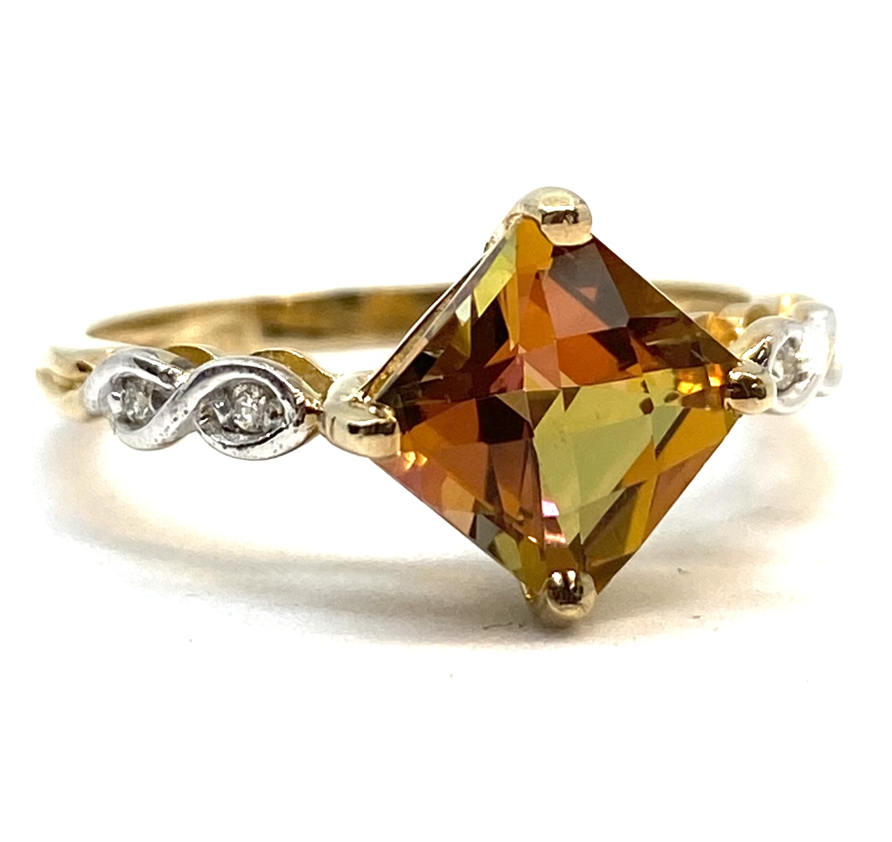 Bague pour femme en or 10K, topaz twilight 7x7mm coupe twilight, 4 diamants 0.02 carat