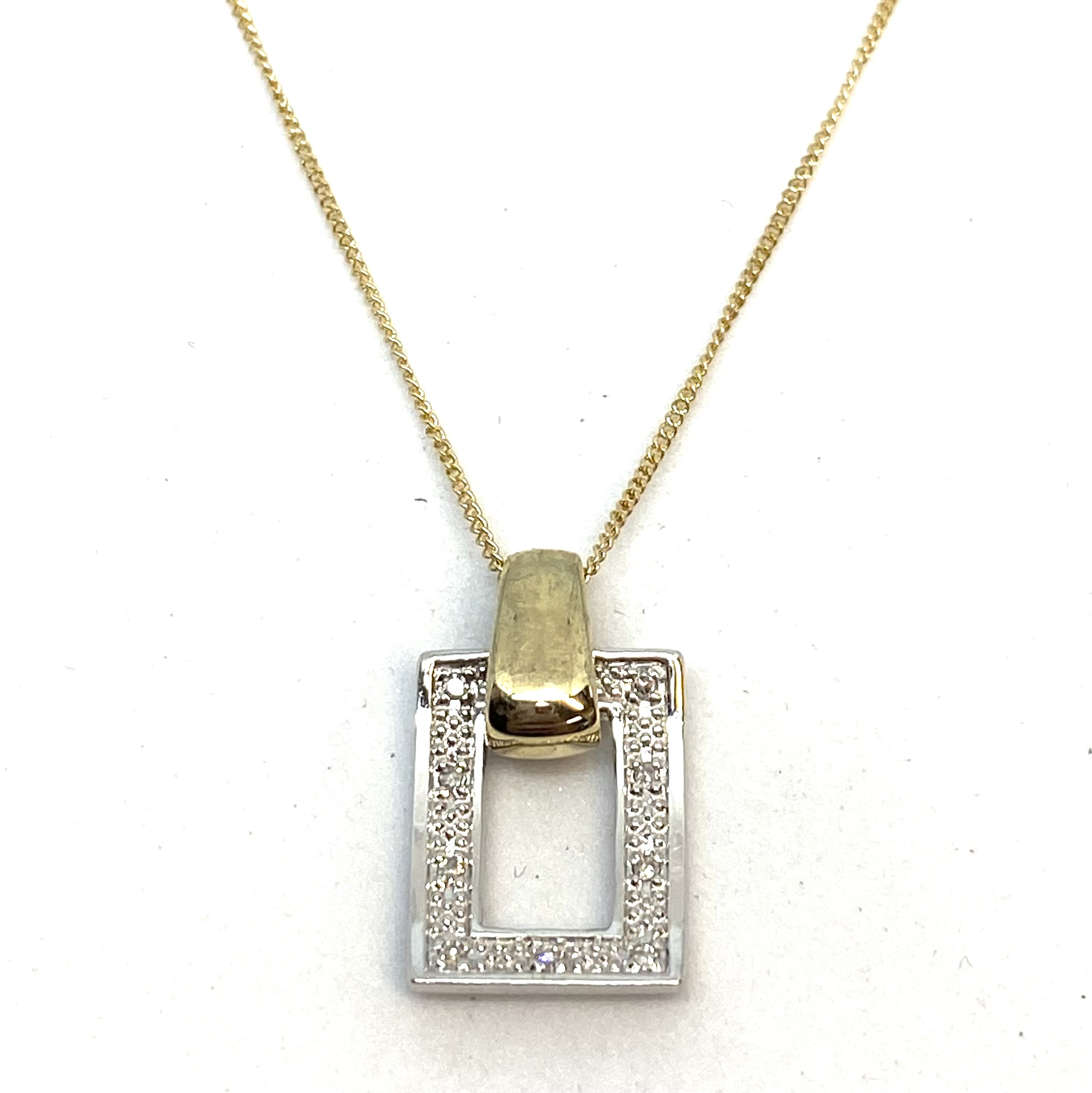 Pendentif pour femme en or 10K, 9 diamants pour 0.05 carat, rectangle