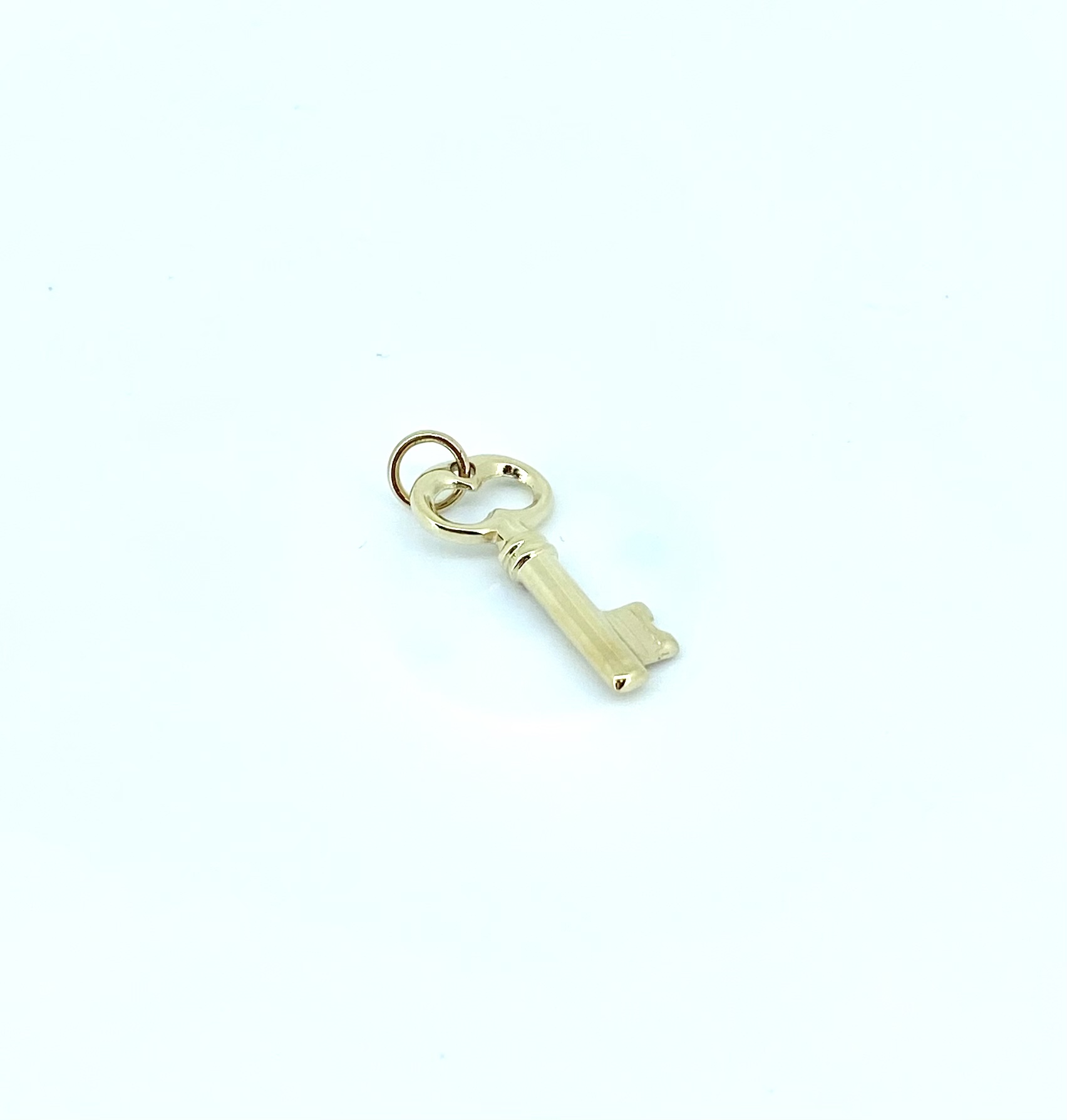 Pendentif en or 10k, clef