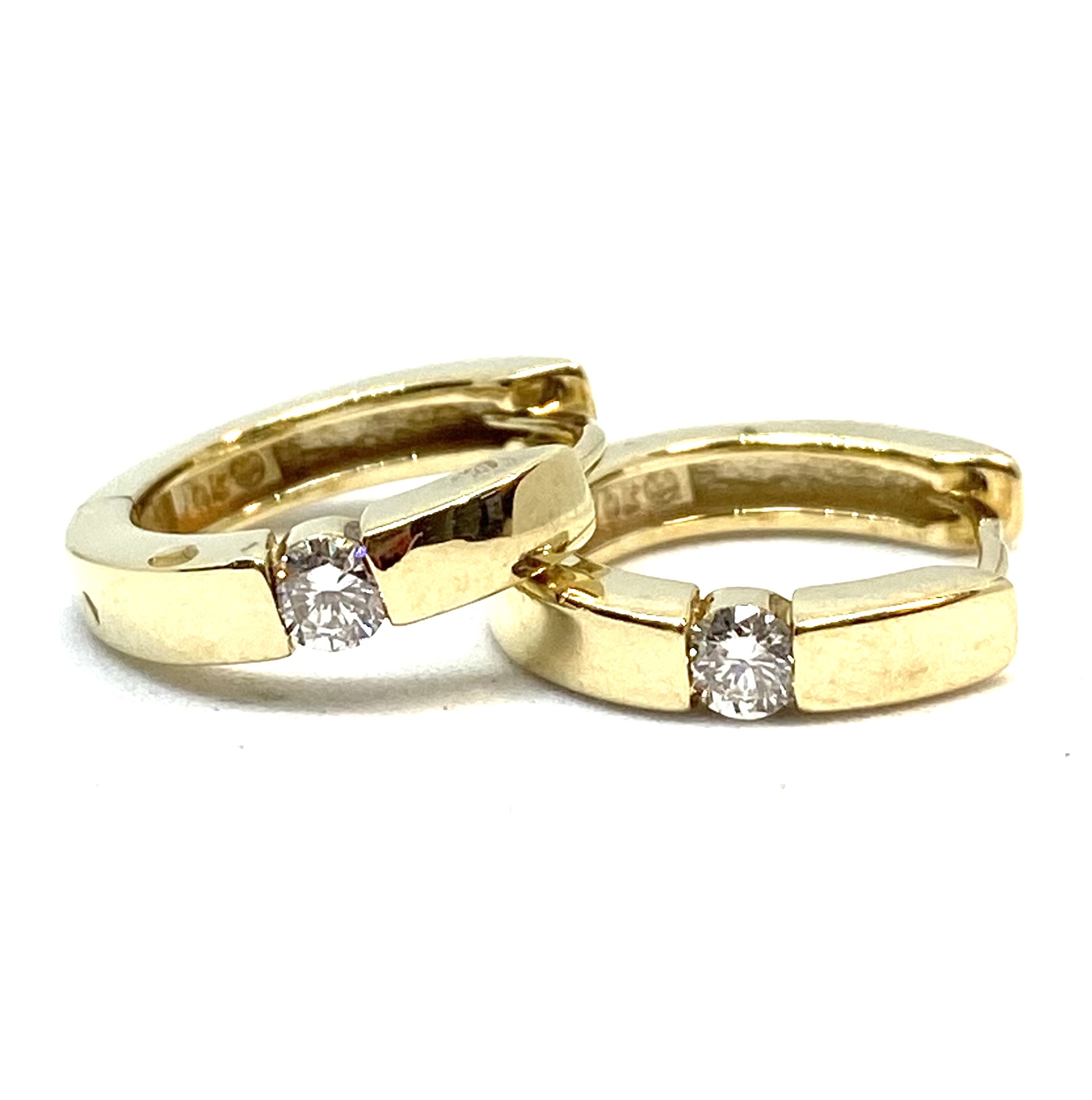 Boucles d'oreilles pour femme en or 10K, 2 diamants pour 0.22 carats