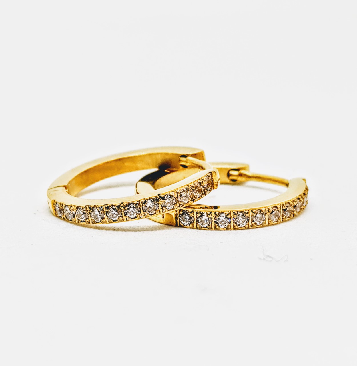 Boucles d'oreilles pour femme en stainless, zircons, huggies