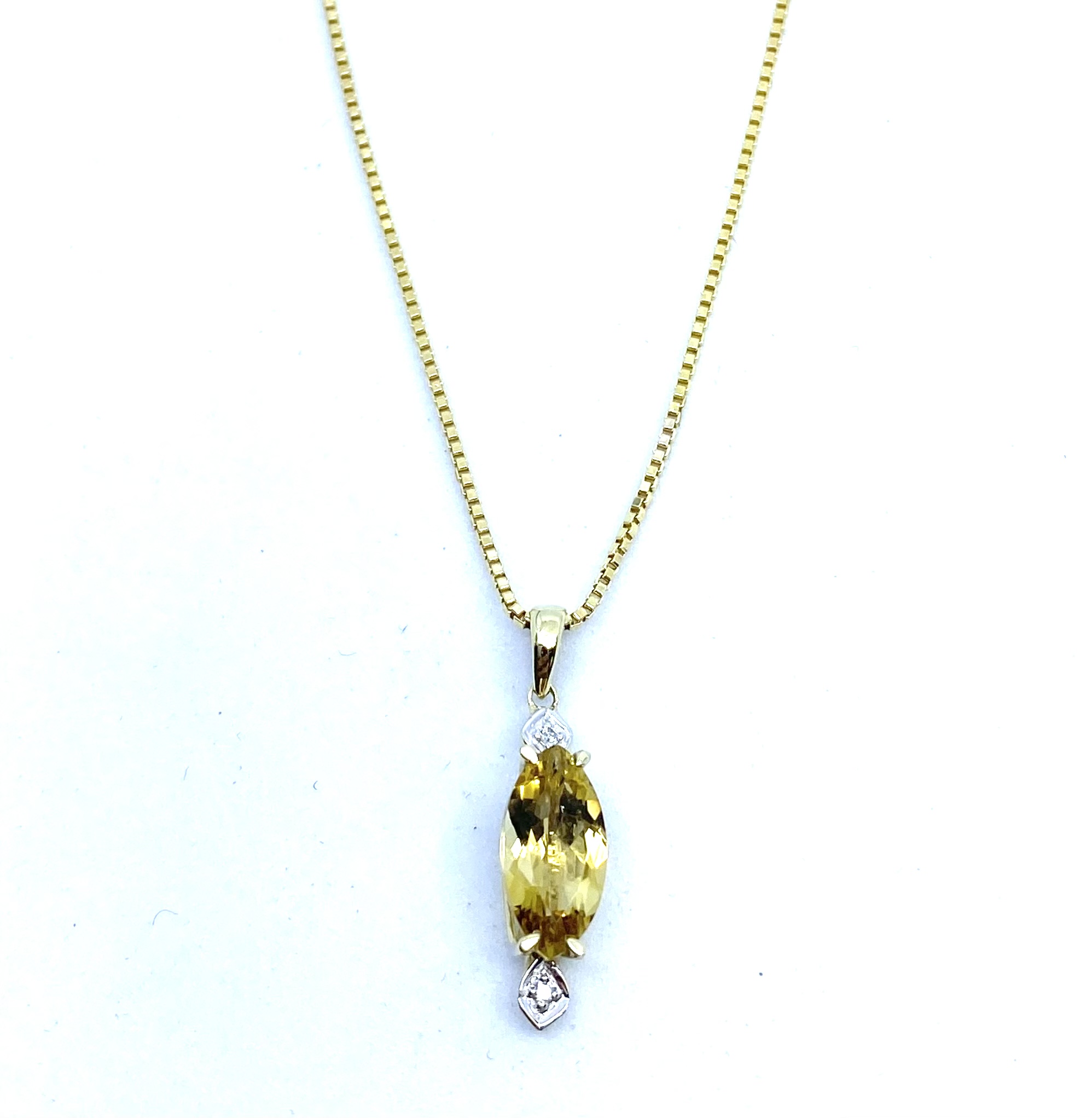 Pendentif pour femme en or 10k, 1 citrine 10x5mm, 2 diamants pour 0.01 carat
