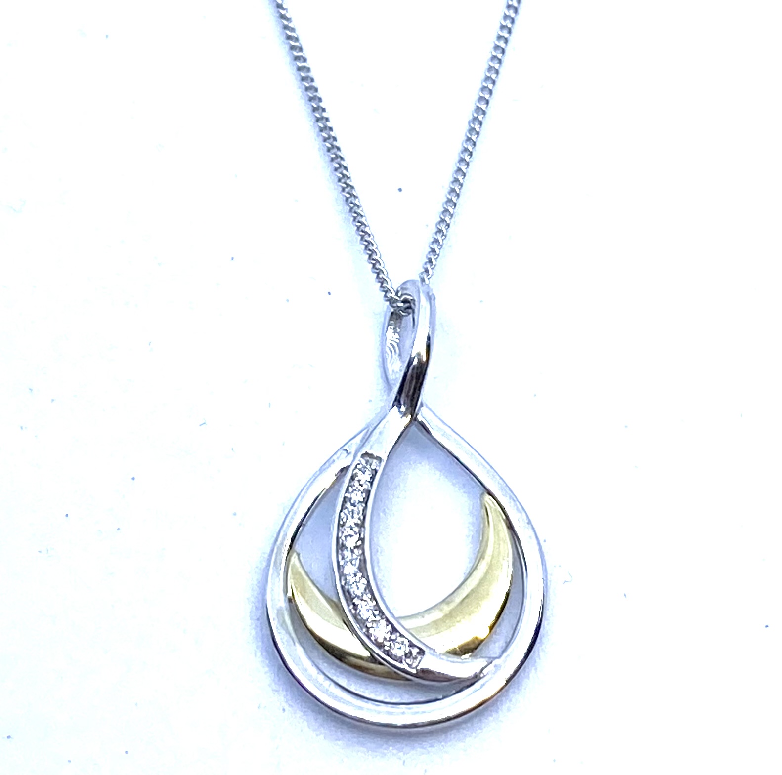 Pendentif pour femme en or 14K, 9 diamants pour 0.04 carat
