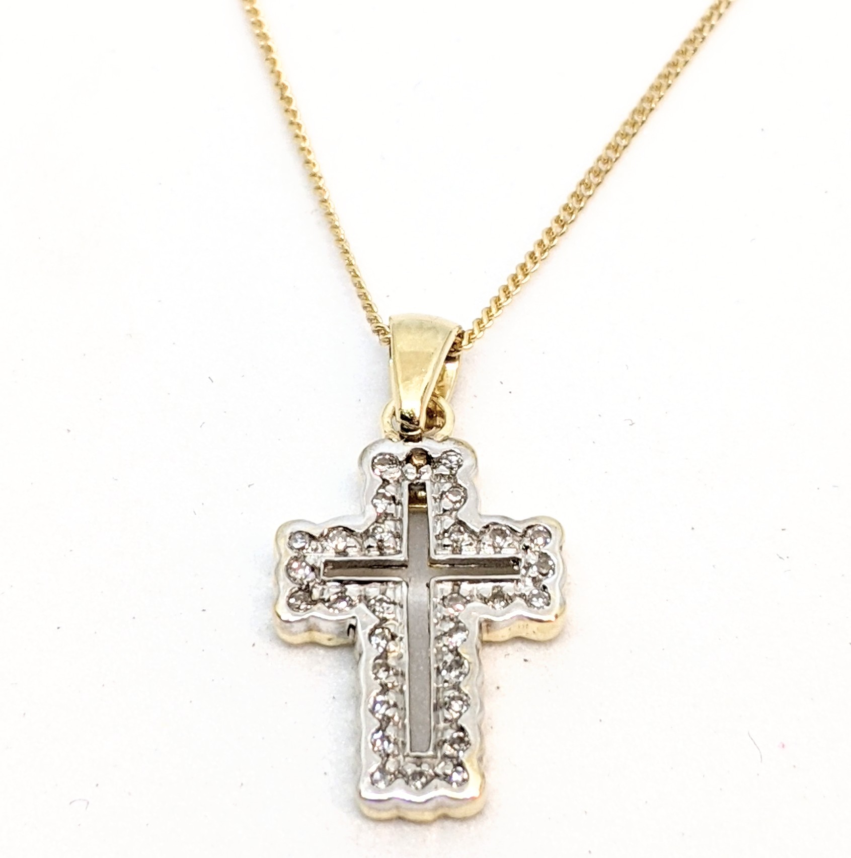 Pendentif or 10K, 30 diamants pour 0.15 carat