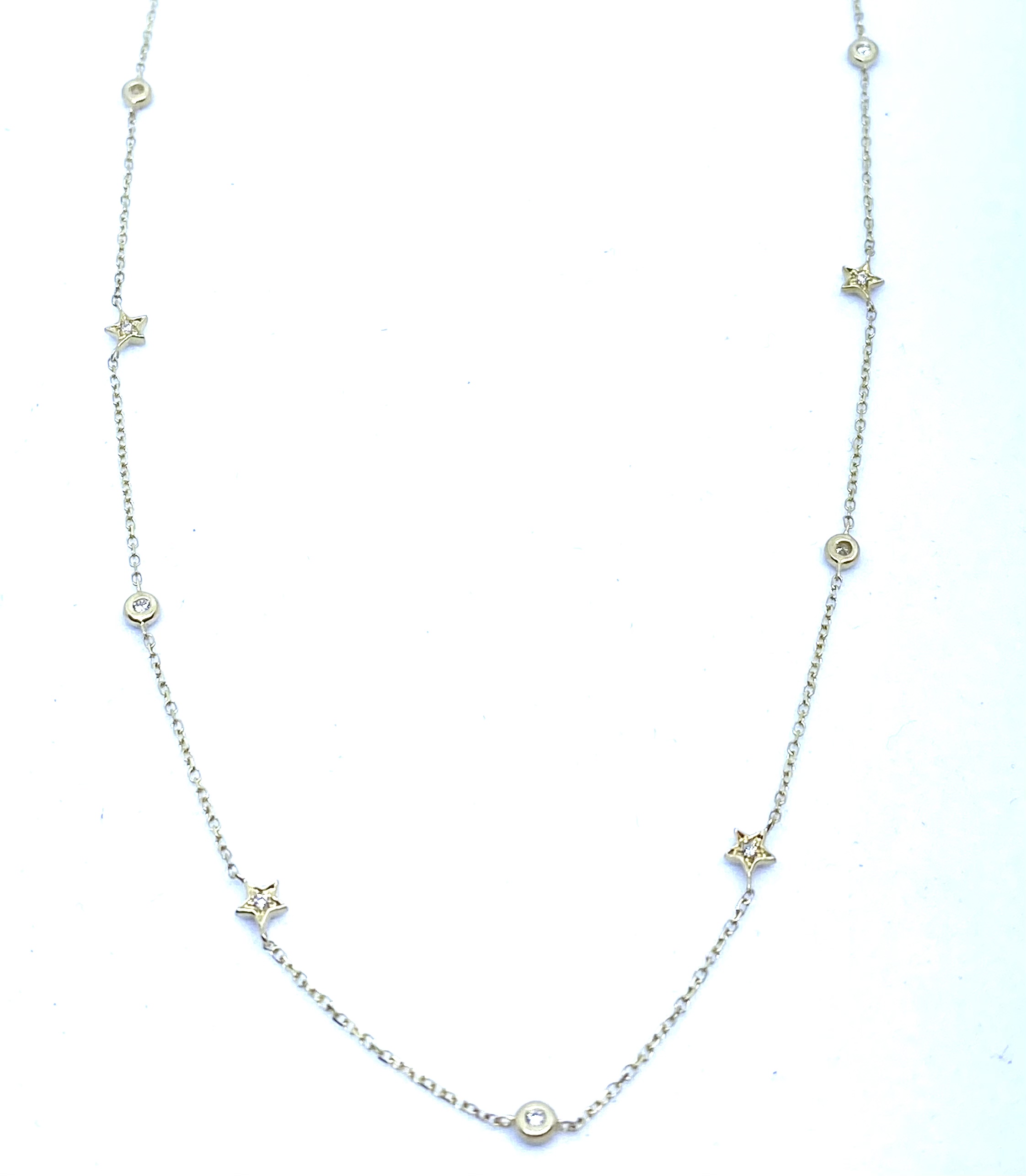 Collier pour femme en or 10K, 11 diamants pour 0.08 carat