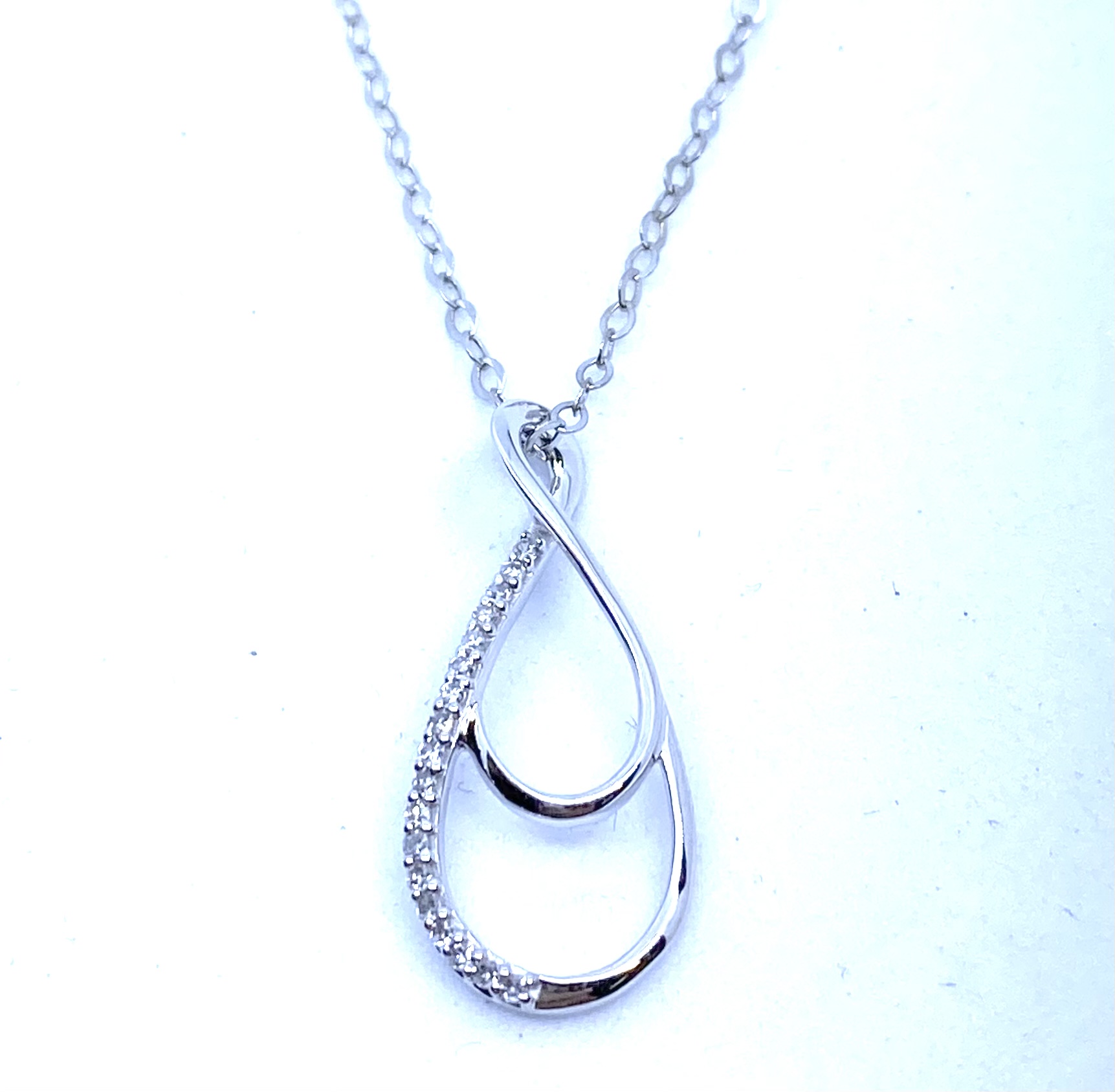 Pendentif pour femme en or 10K, 0.06 carat de diamants