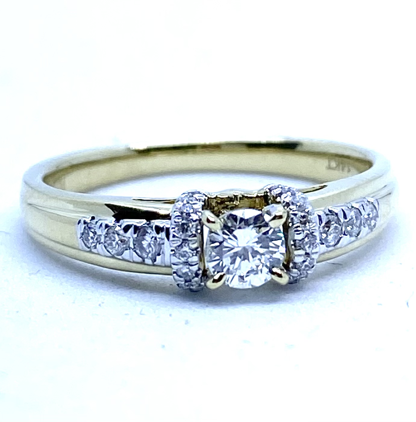 Bague pour femme en or 14K, 25 diamants pour 0.42 carat ( centre = 0.27 carat SI-2, G 1235$ )