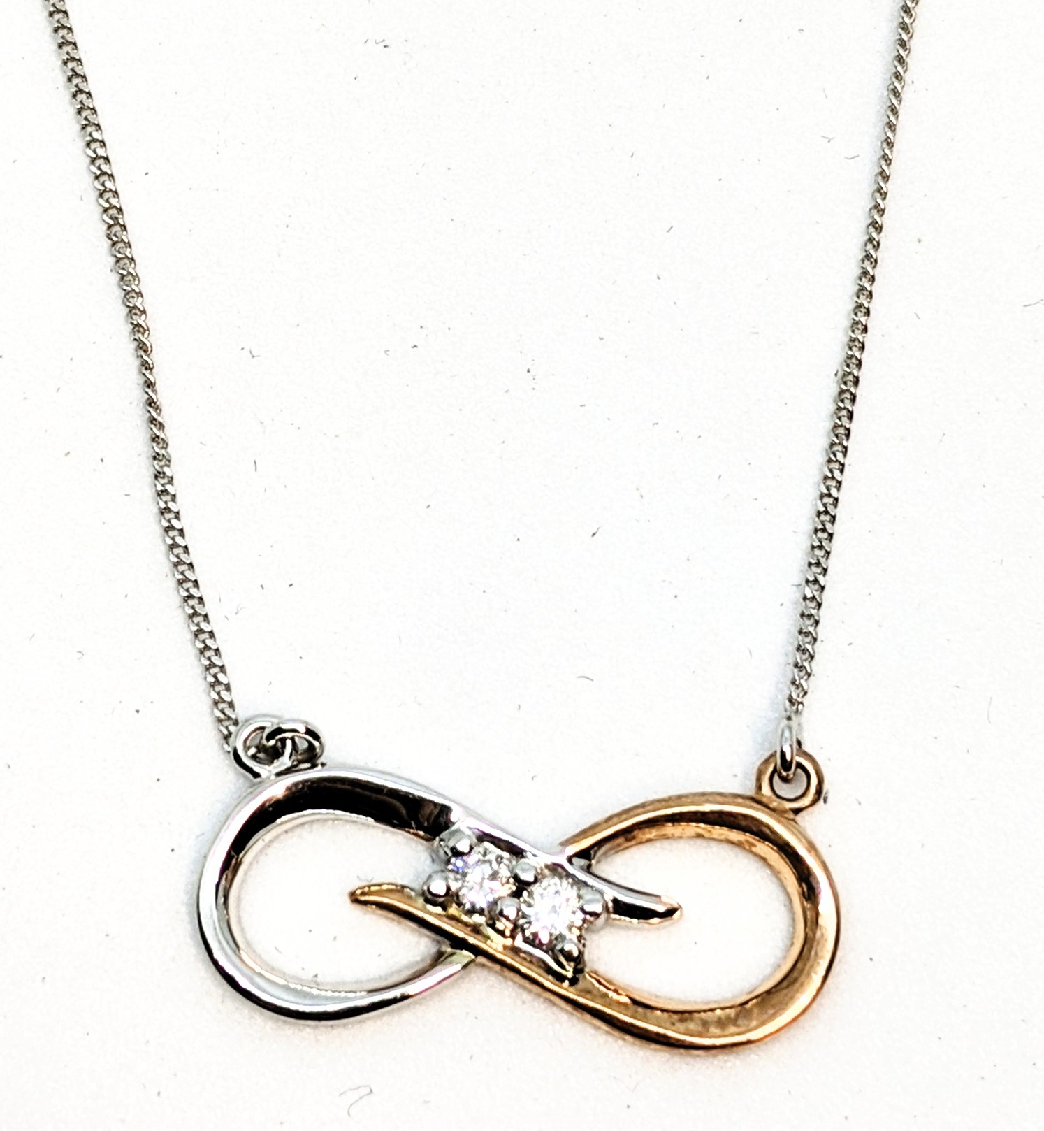 Pendentif or 10K, 2 diamants pour 4 points total, infini