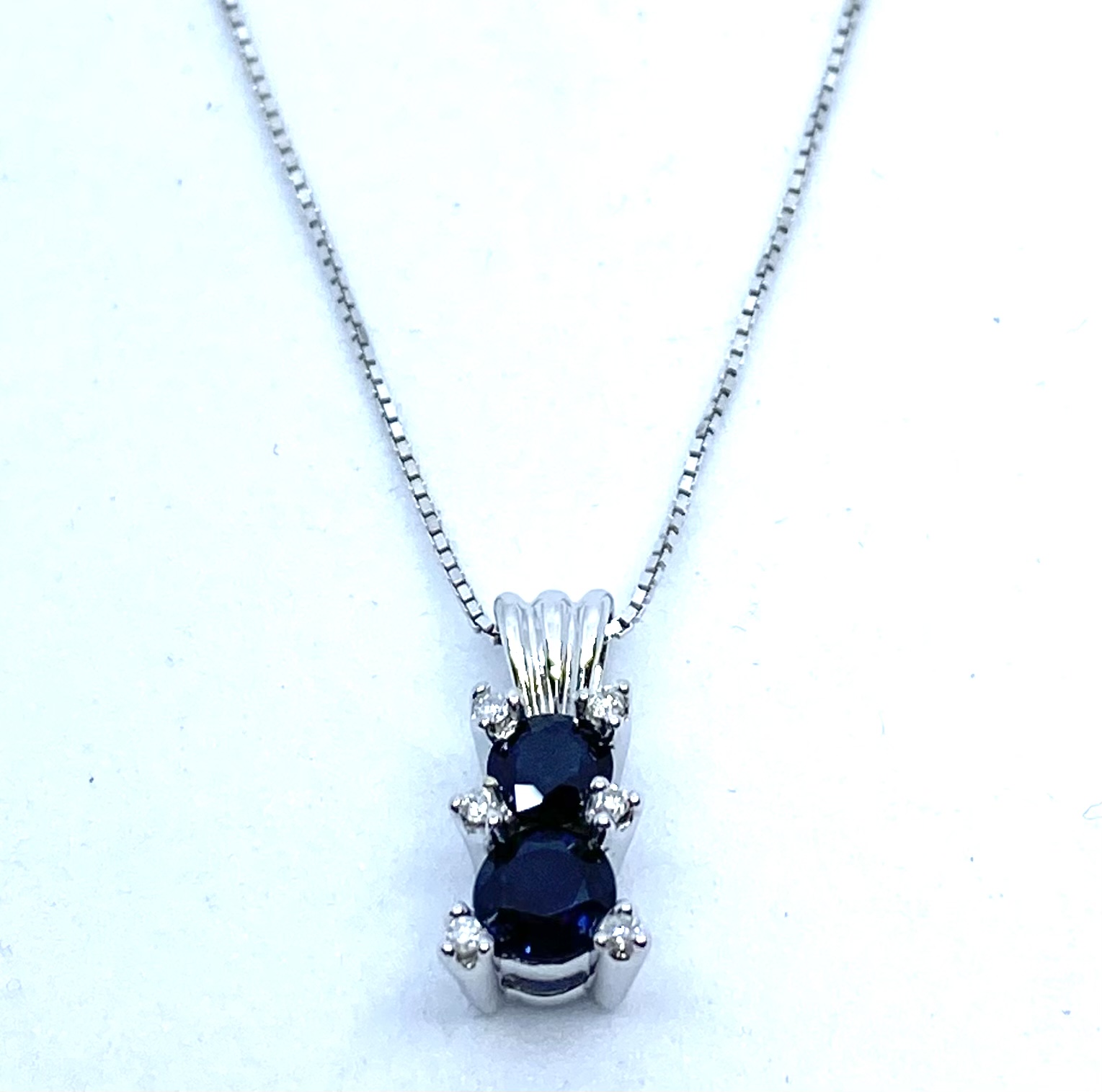 Pendentif pour femme en or 10K, 6 diamants pour 0.04 carat, 2 saphirs 4mm et 3.5mm