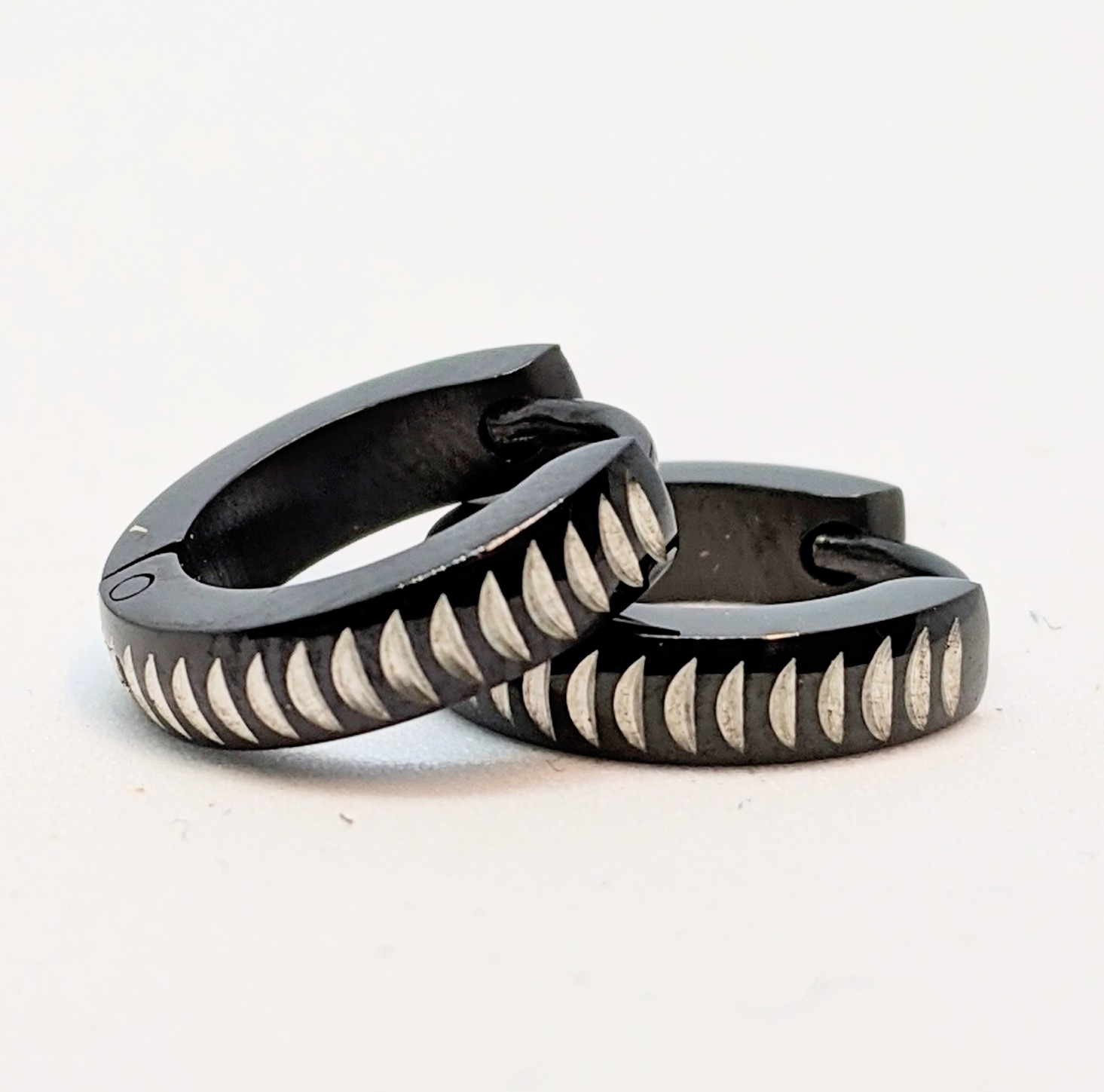 Boucles d'oreilles stainless, huggies avec gravure