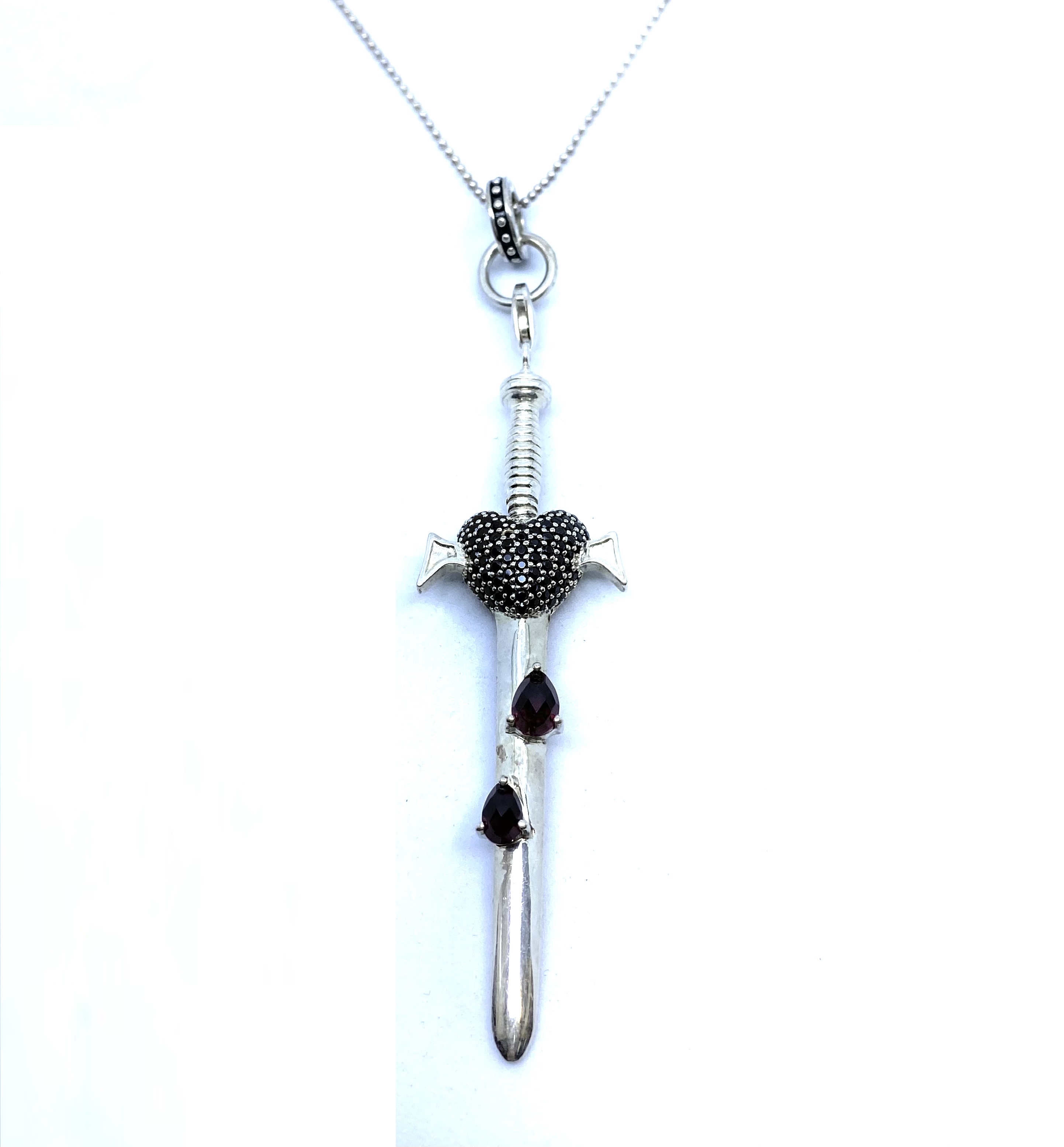 Pendentif en argent 925, zircons, épée, coeur