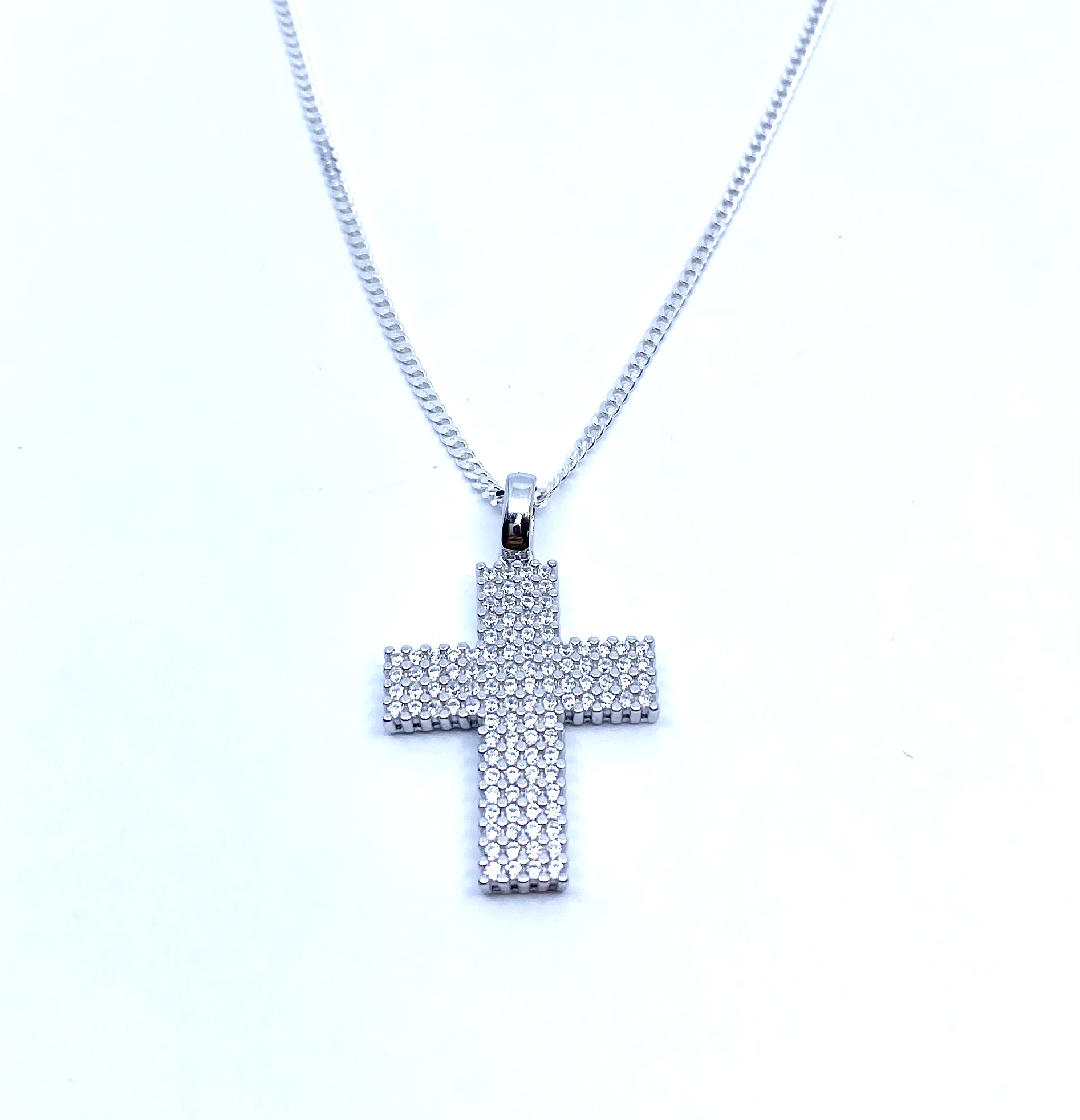 Pendentif en argent 925, zircons, croix
