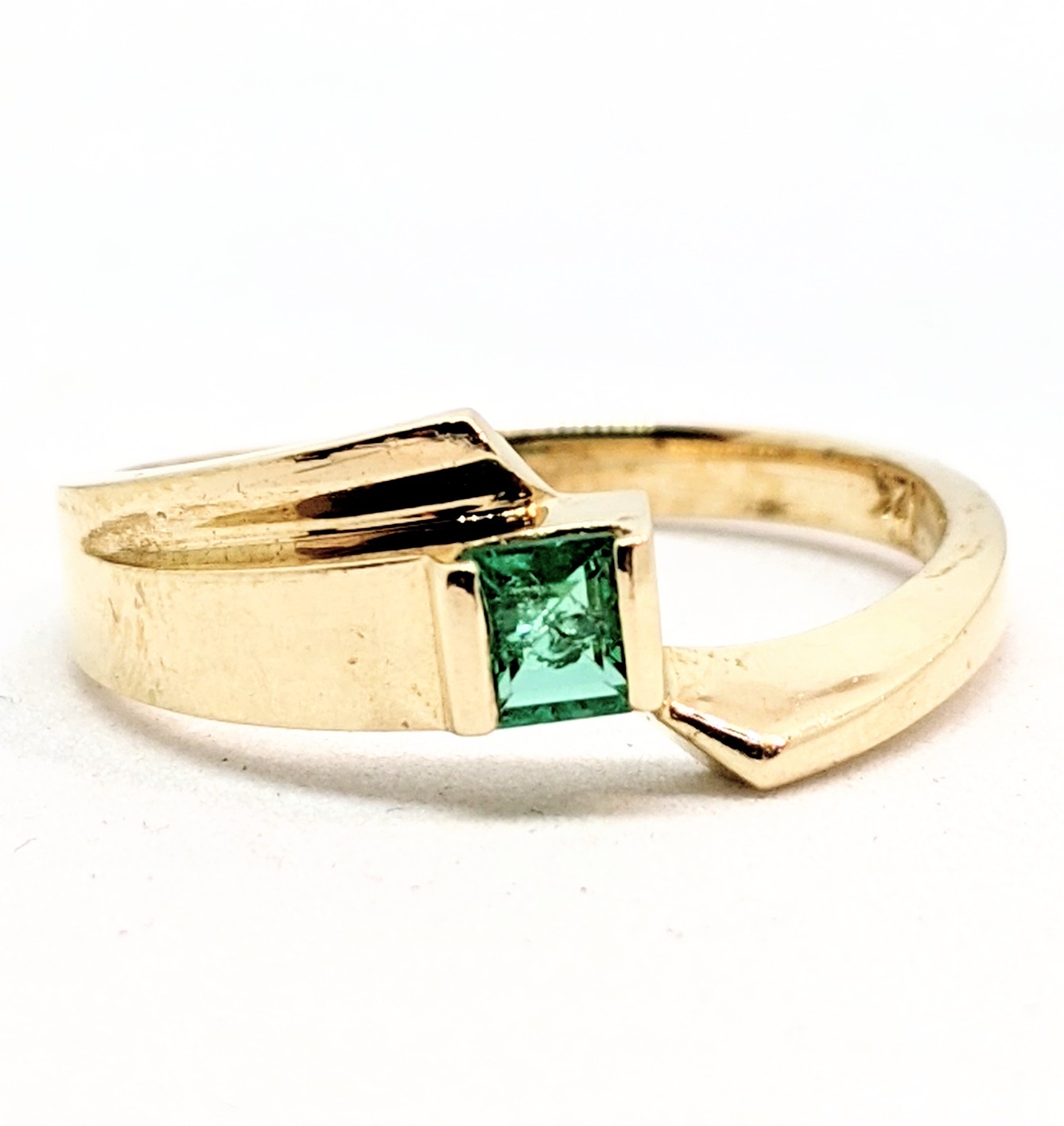 Bague or 12K, émeraude 2.5x2.5mm