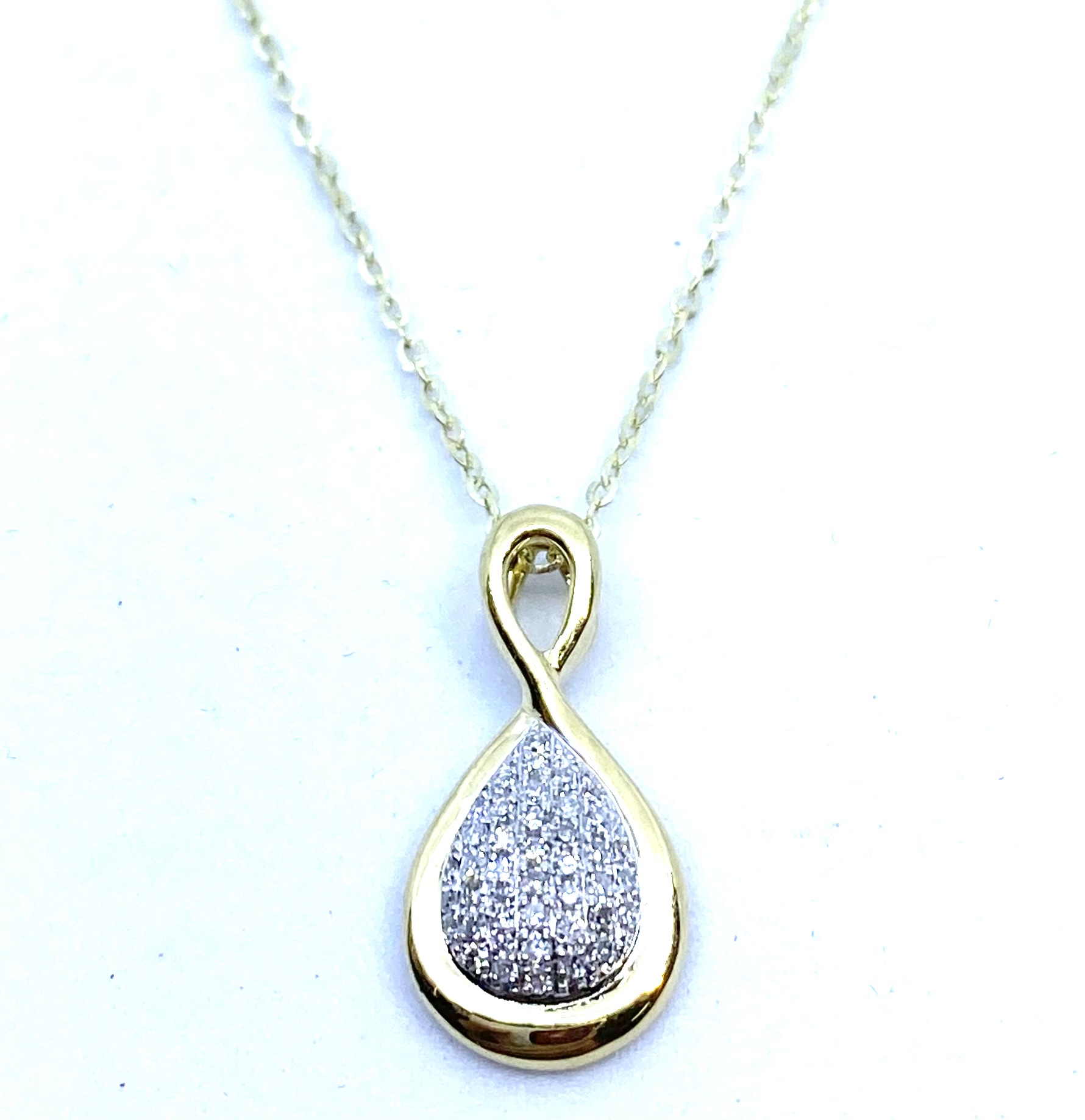 Pendentif pour femme en or 14K, 41 diamants pour 0.2 carat