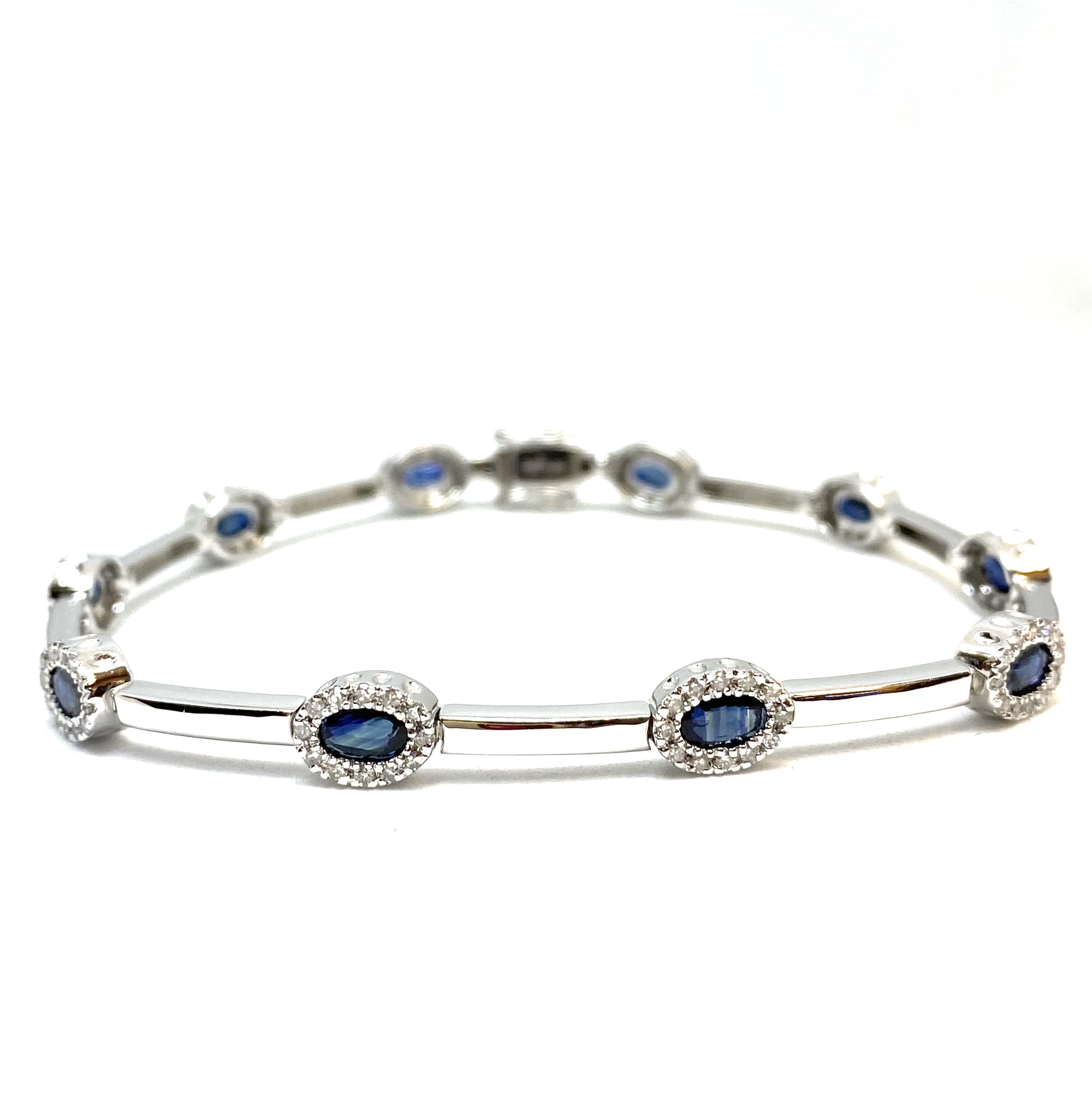 Bracelet pour femme en or 14K, 120 diamants pour 0.64 carat, 10 saphir coupe ovale pour 3.19 carats