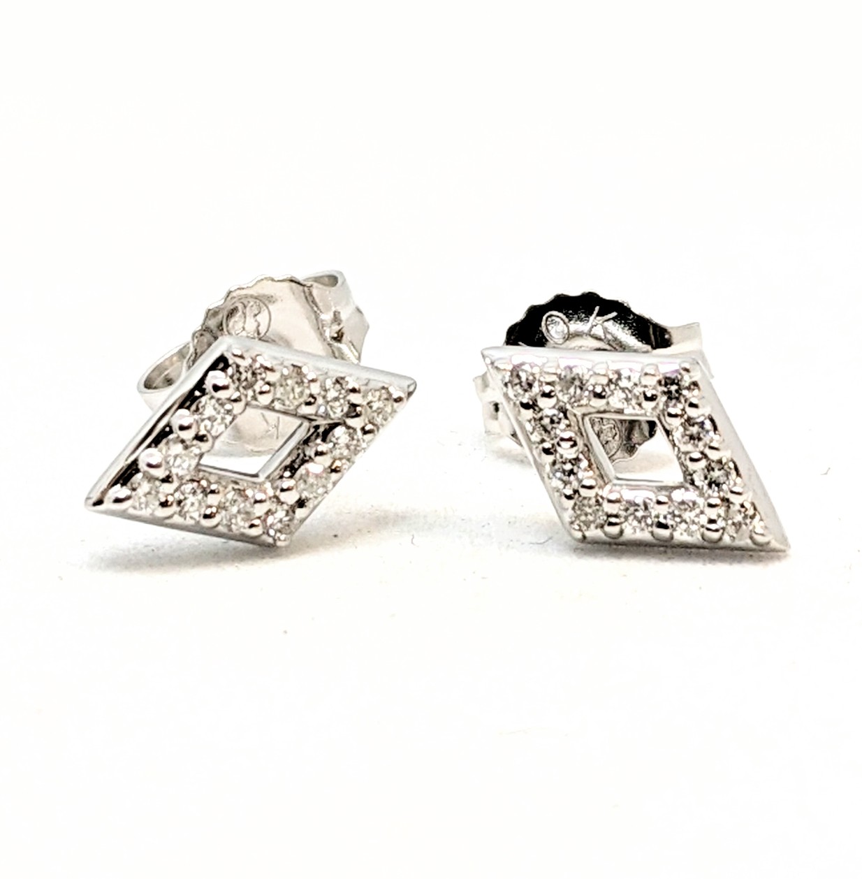 Boucles d'oreilles en or 10K, 24 diamants pour 0.14 carat, losanges