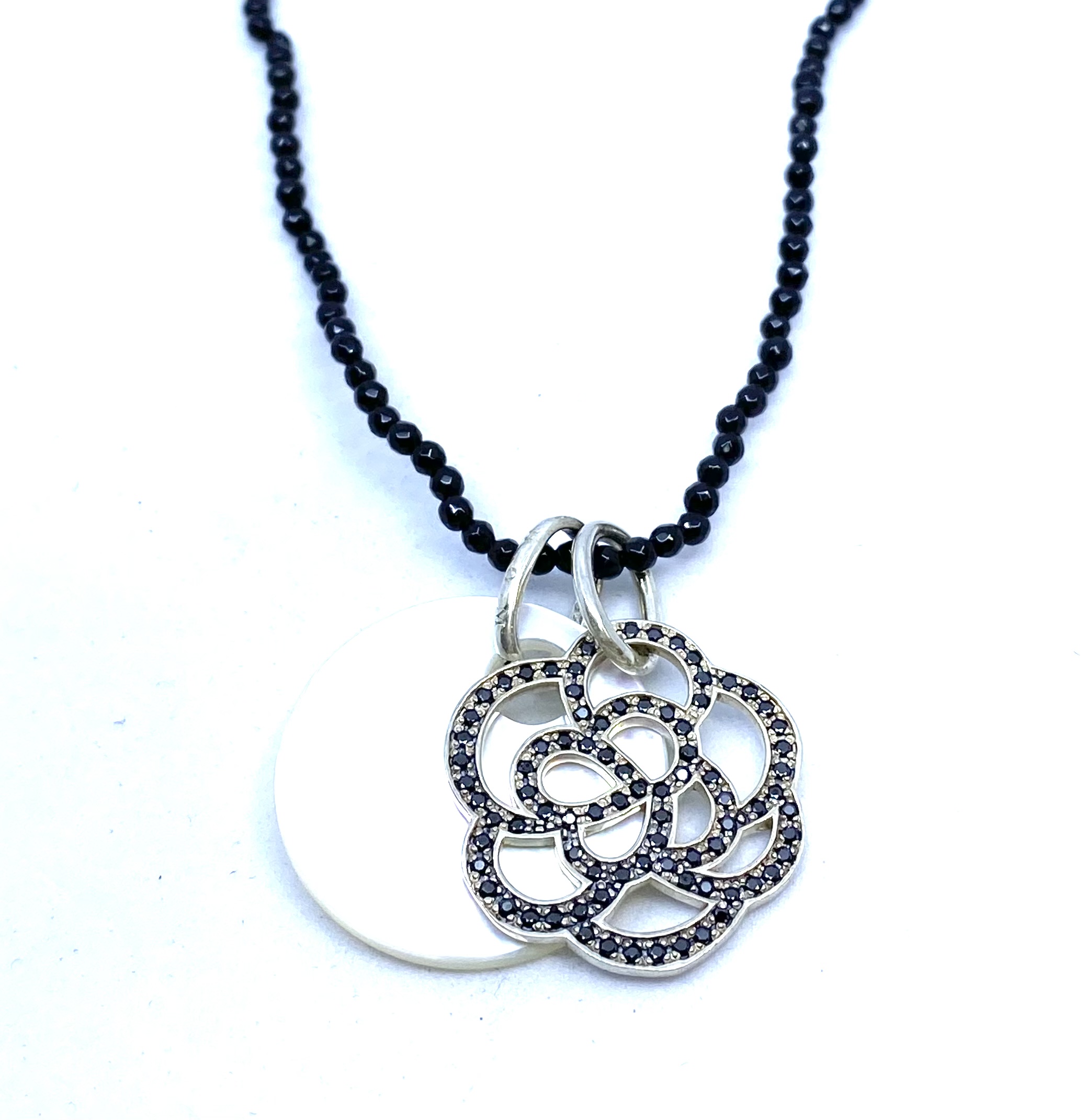 Pendentif pour femme en argent 925, zircons, nacre de perle, fleur