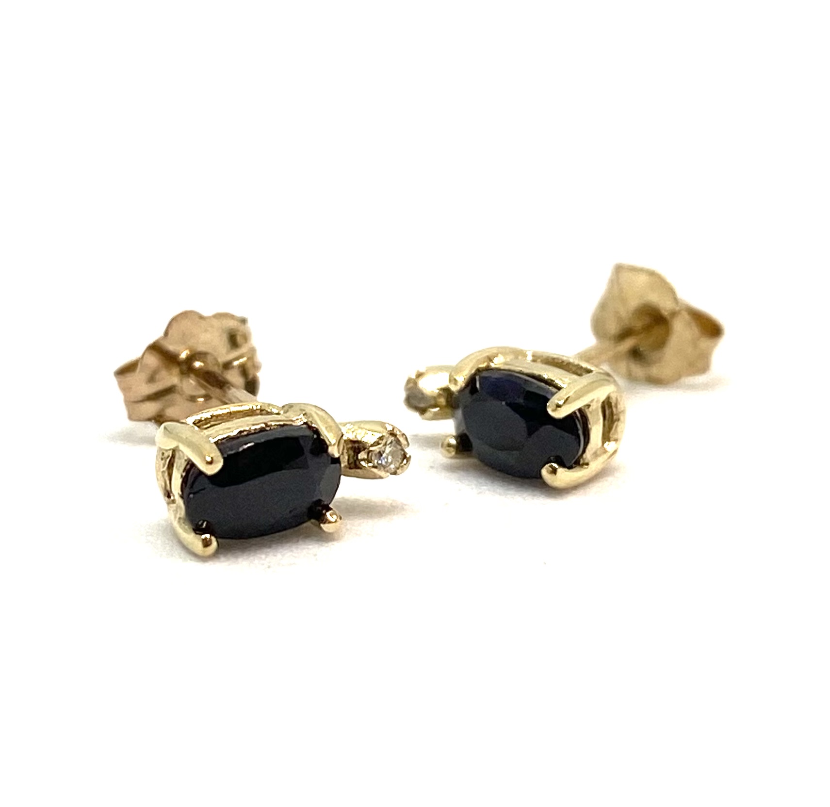 Boucles d'oreilles pour femme en or 10K, 2 diamants pour 0.01 carat, 2 saphirs 5x3 coupe ovale