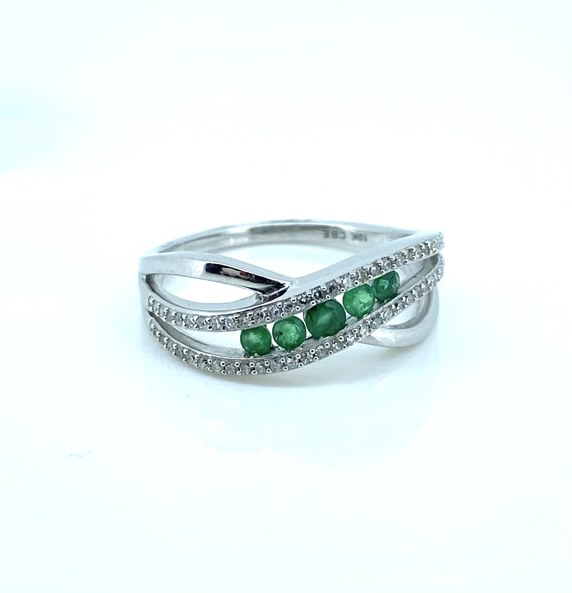 Bague pour femme en or 10k, 0.19 carat de diamants, 5 émeraudes