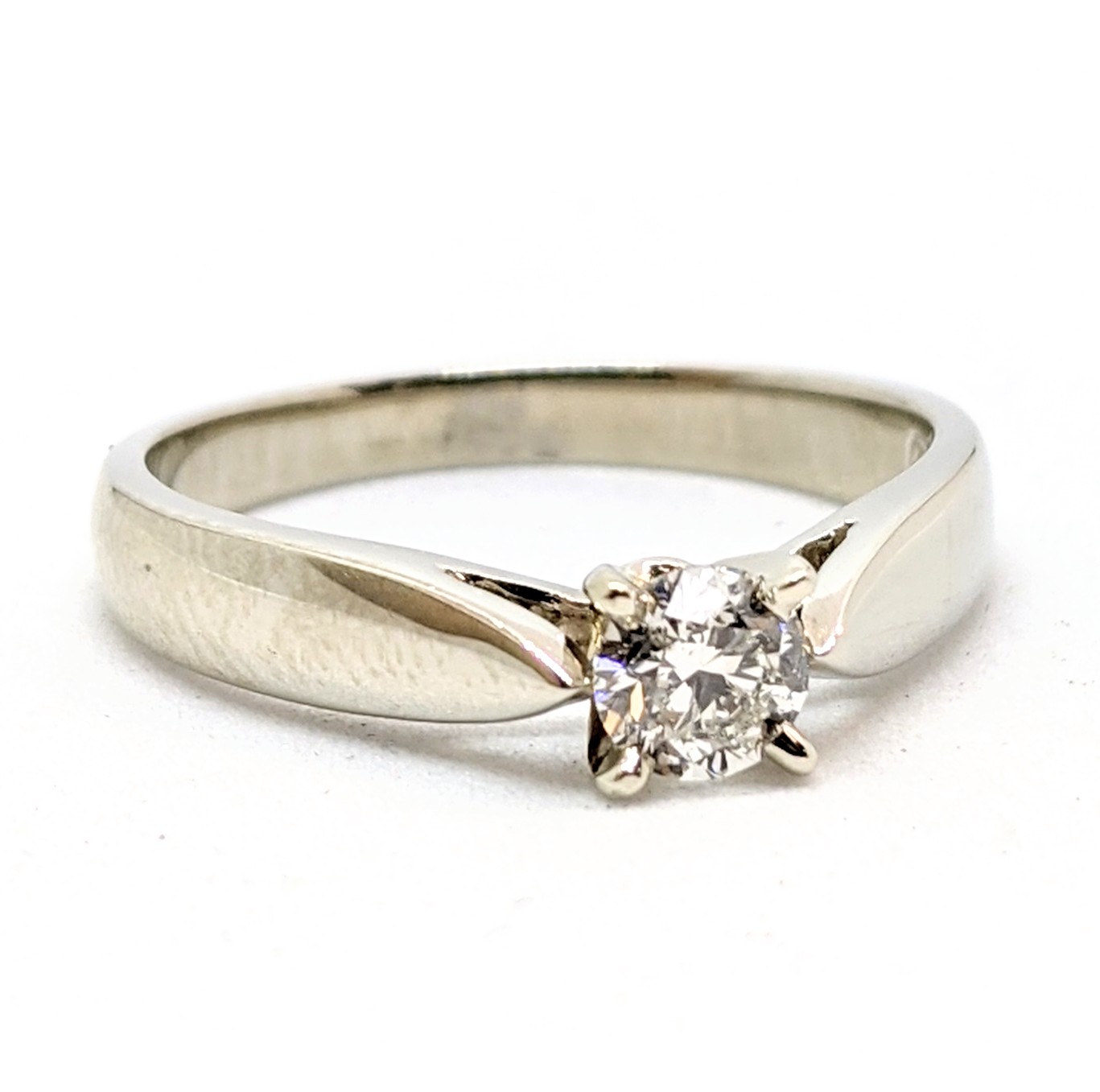 Bague or 10K, 1 diamant de 0.27 carat I-1, H