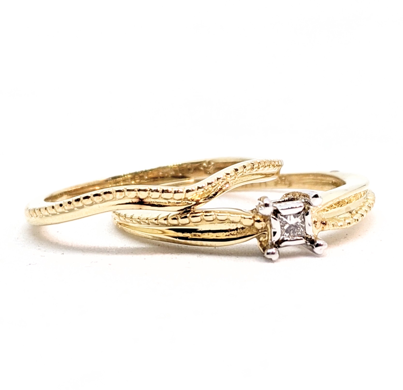 Alliance or 10K, 1 diamant de 0.05 carat ( 5 points ) coupe princesse
