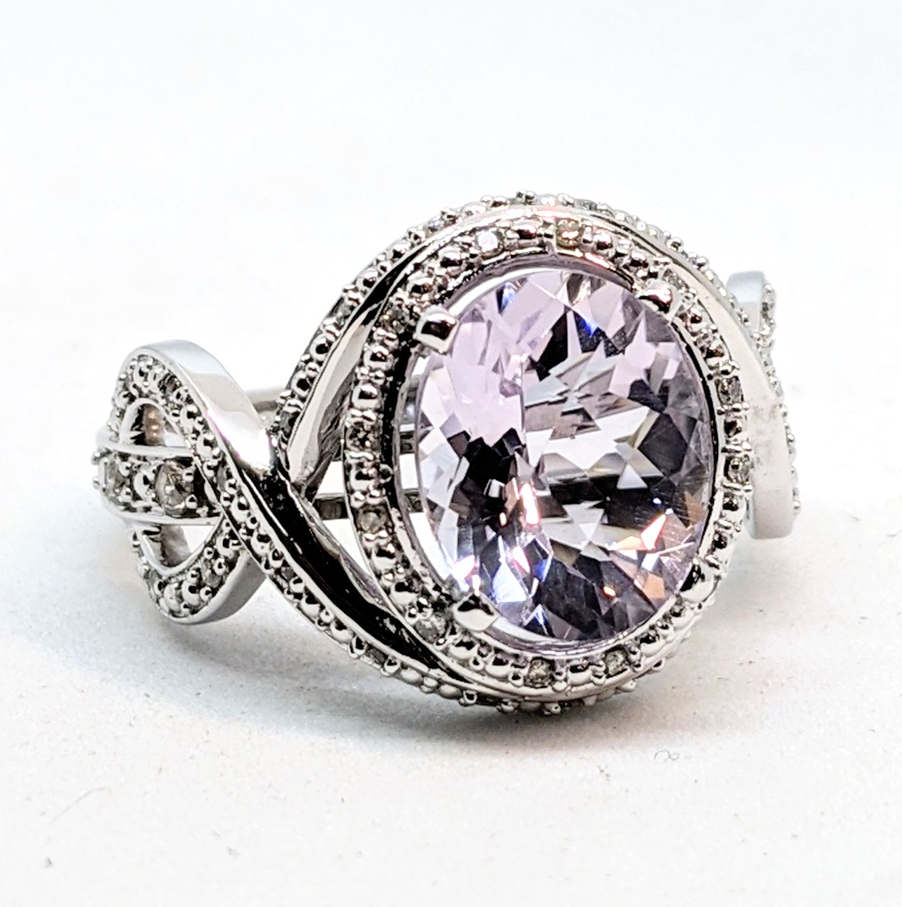 Bague or 10K, améthyste rose 10x8mm et 0.17 carat de diamants total