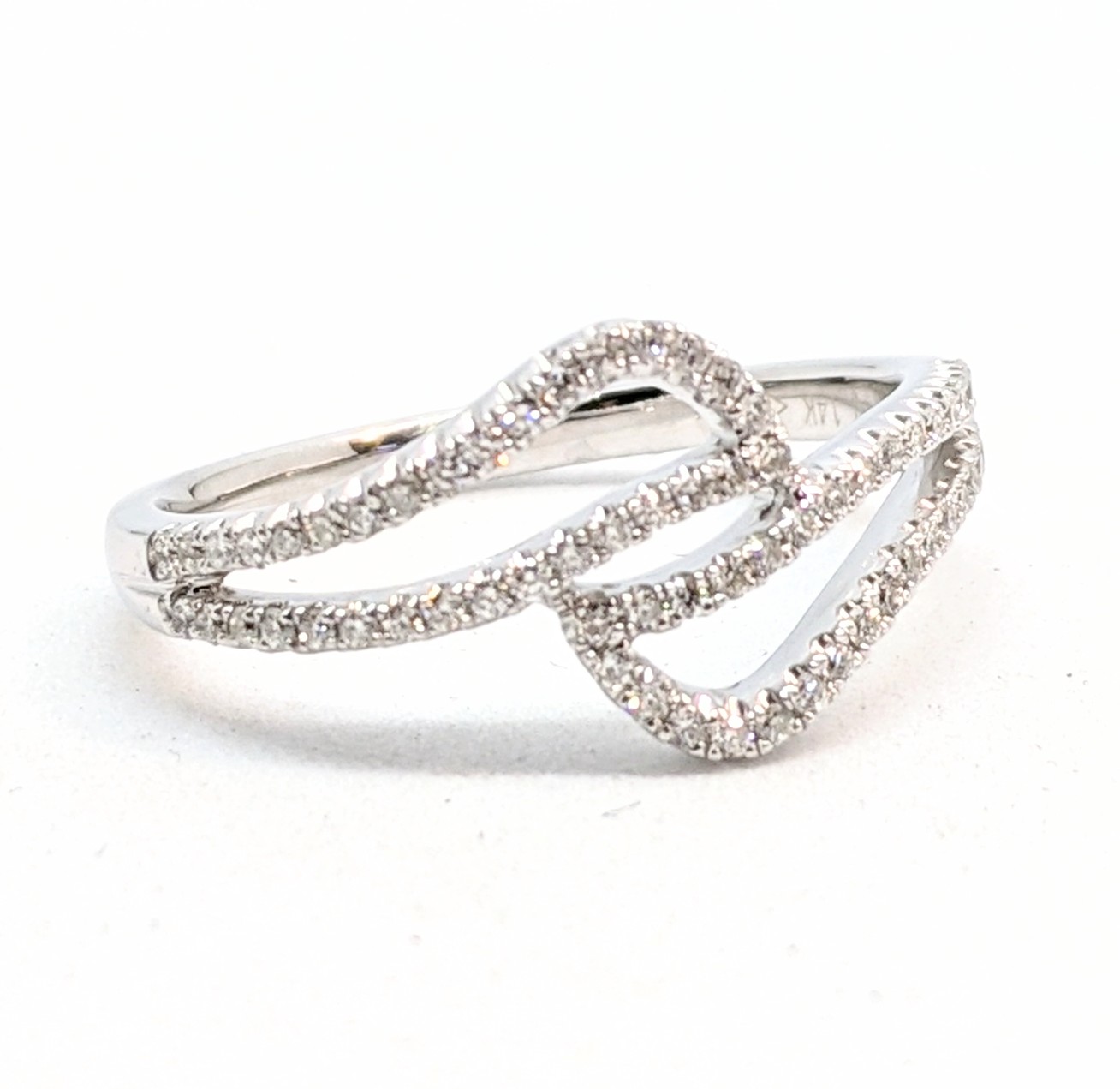 Bague or 14K, 0.22 carat ( 22 points ) de diamants total, vagues