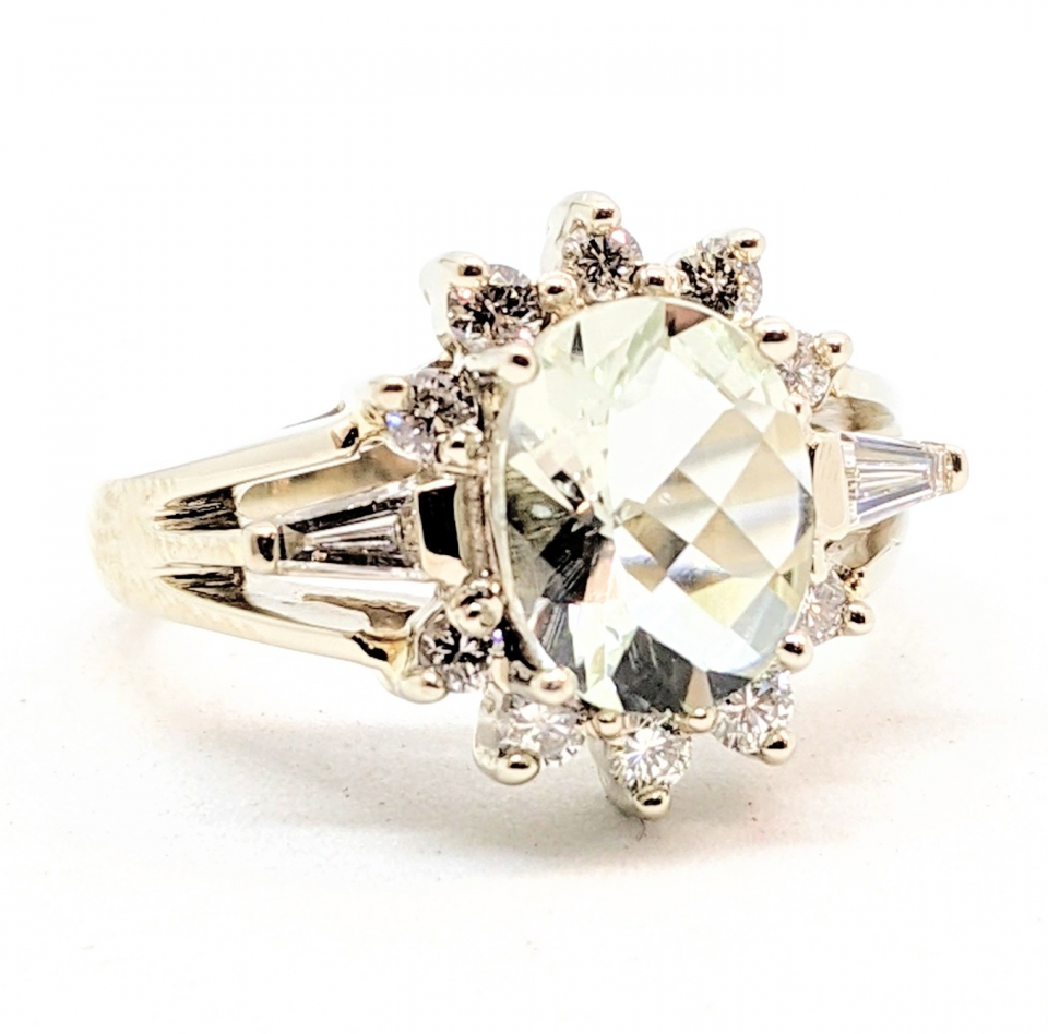 Bague or 14K, 12 diamants I-1 pour 0.46 carat ( 46 points ) et 1 améthyste verte 9x7mm - BF138 - Fortier Design