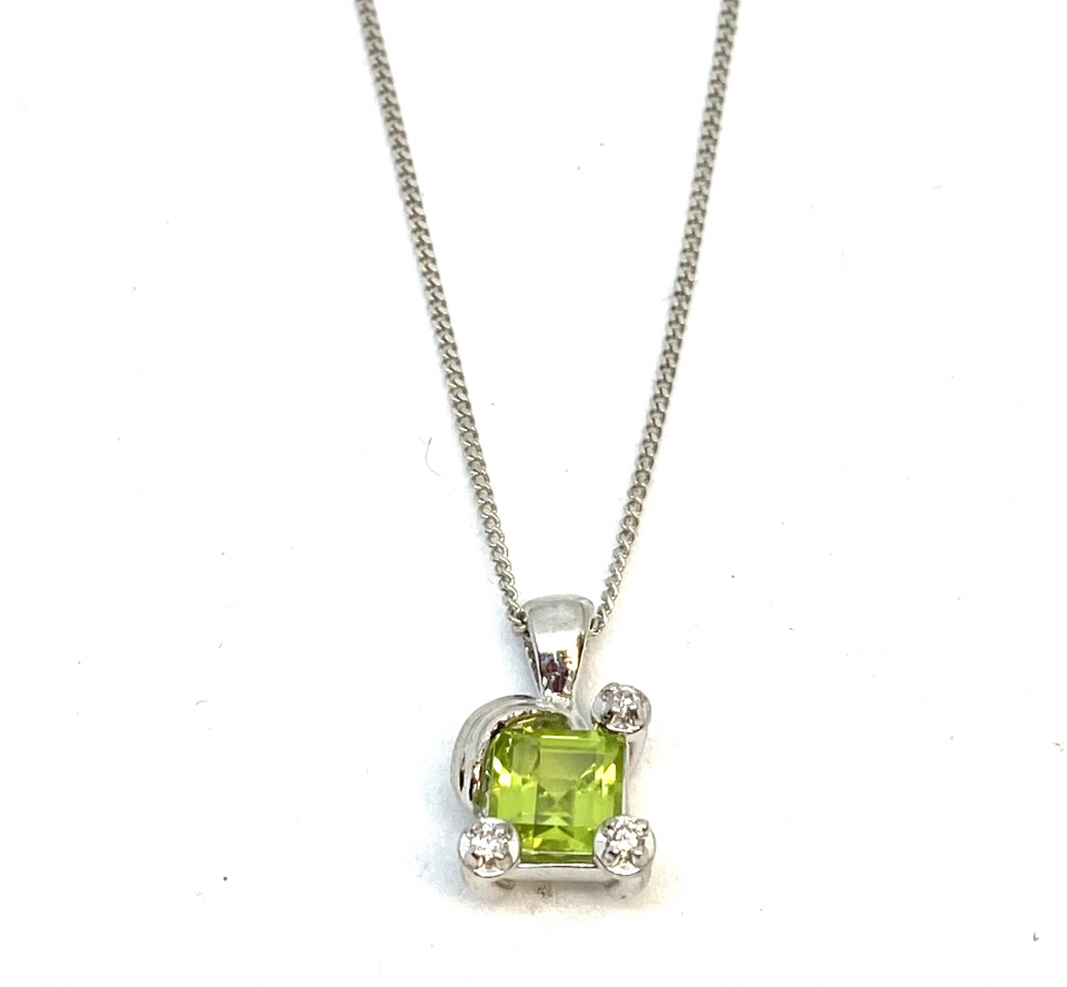 Pendentif pour femme en or 10K, 3 diamants pour 0.03 carat, péridot 5mm coupe princesse - PEND142 - Divers