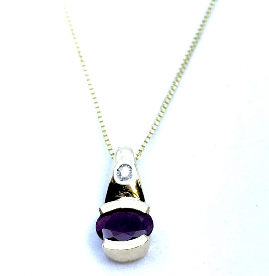 Pendentif pour femme en or 10k, 1 diamant pour 0.02 carat, 1 rubis 7x5mm coupe ovale - P2176-D - Empress