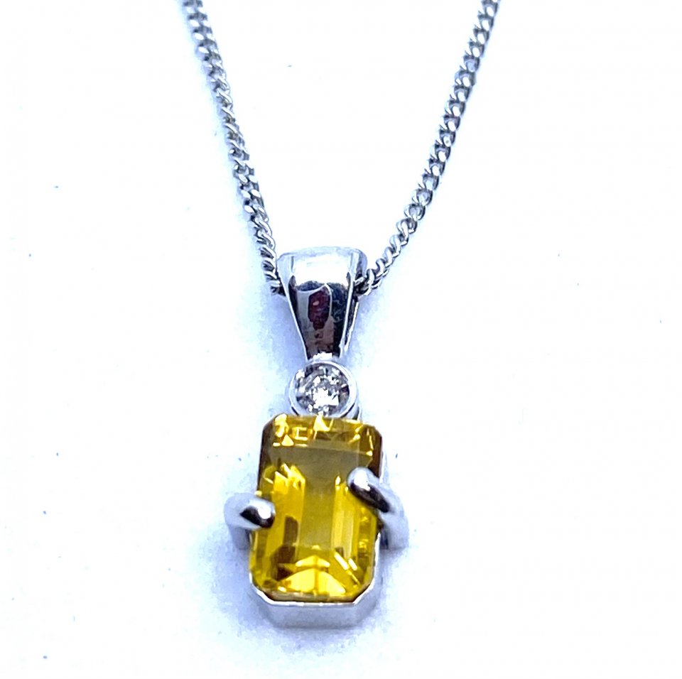 Pendentif pour femme en or 10K, 1 diamant pour 0.02 carat, 1 citrine 6x4mm coupe émeraude - PEND238 - Divers