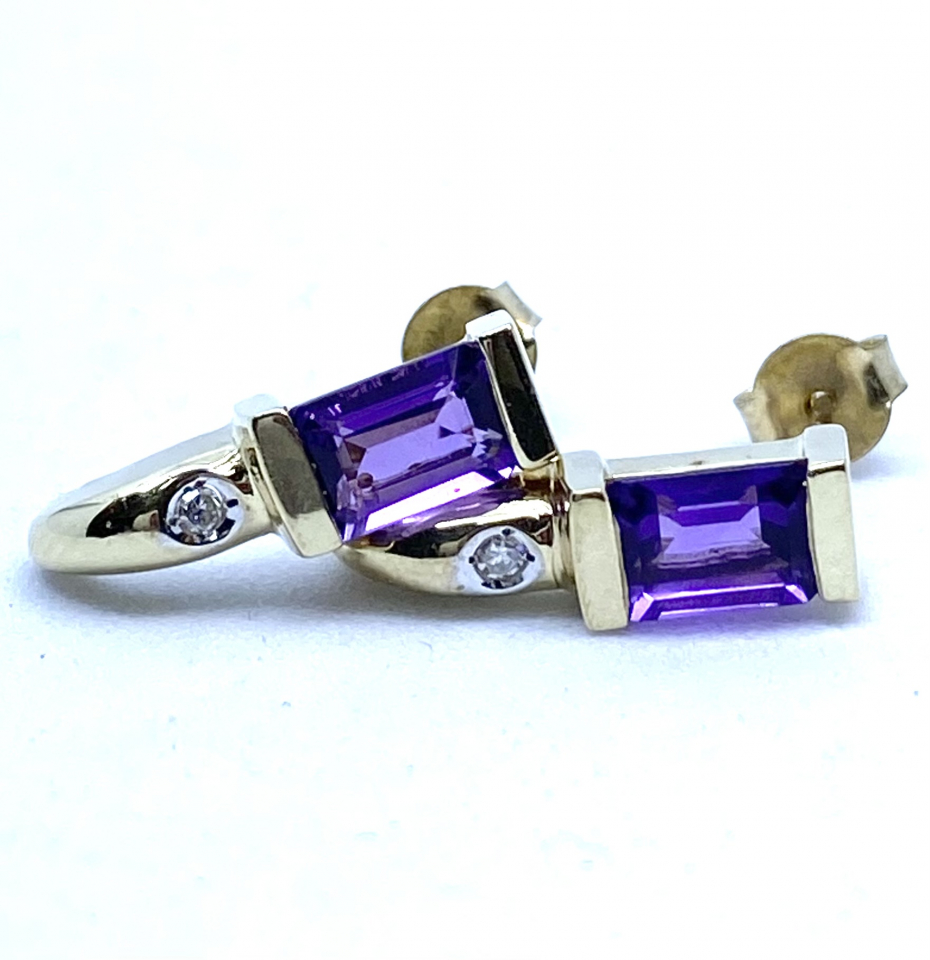 Boucles d'oreilles pour femme en or 10K, 2 diamants pour 0.03 carat, 2 améthyste 6x4mm coupe émeraude - BO223 - Empress