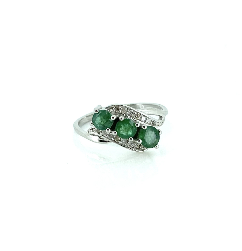 Bague pour femme en argent 925, 3 émeraudes pour 0.79 carat, 14 diamants pour 0.11 carat - RG-1595-EMR12 - Genius Diamond LTD
