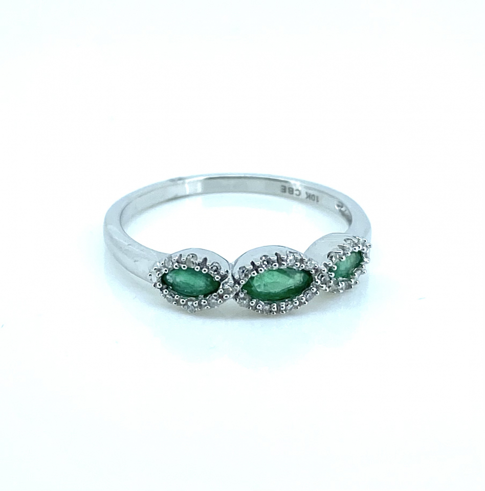 Bague pour femme en or 10k, 0.06 carat de diamant SC, 3 émeraudes - KR05-93261W - C.B.E